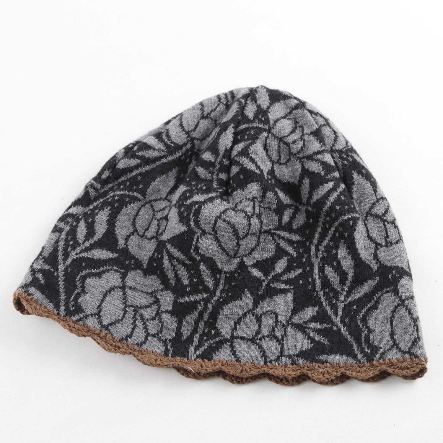 Stickad mössa, Gudrun Sjödén, grå, svart, 15% ull