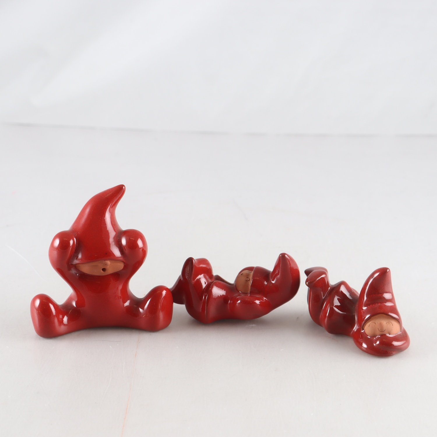 Figuriner, keramik, tomtar, Elaine Westh, Nittsjö, 3 st