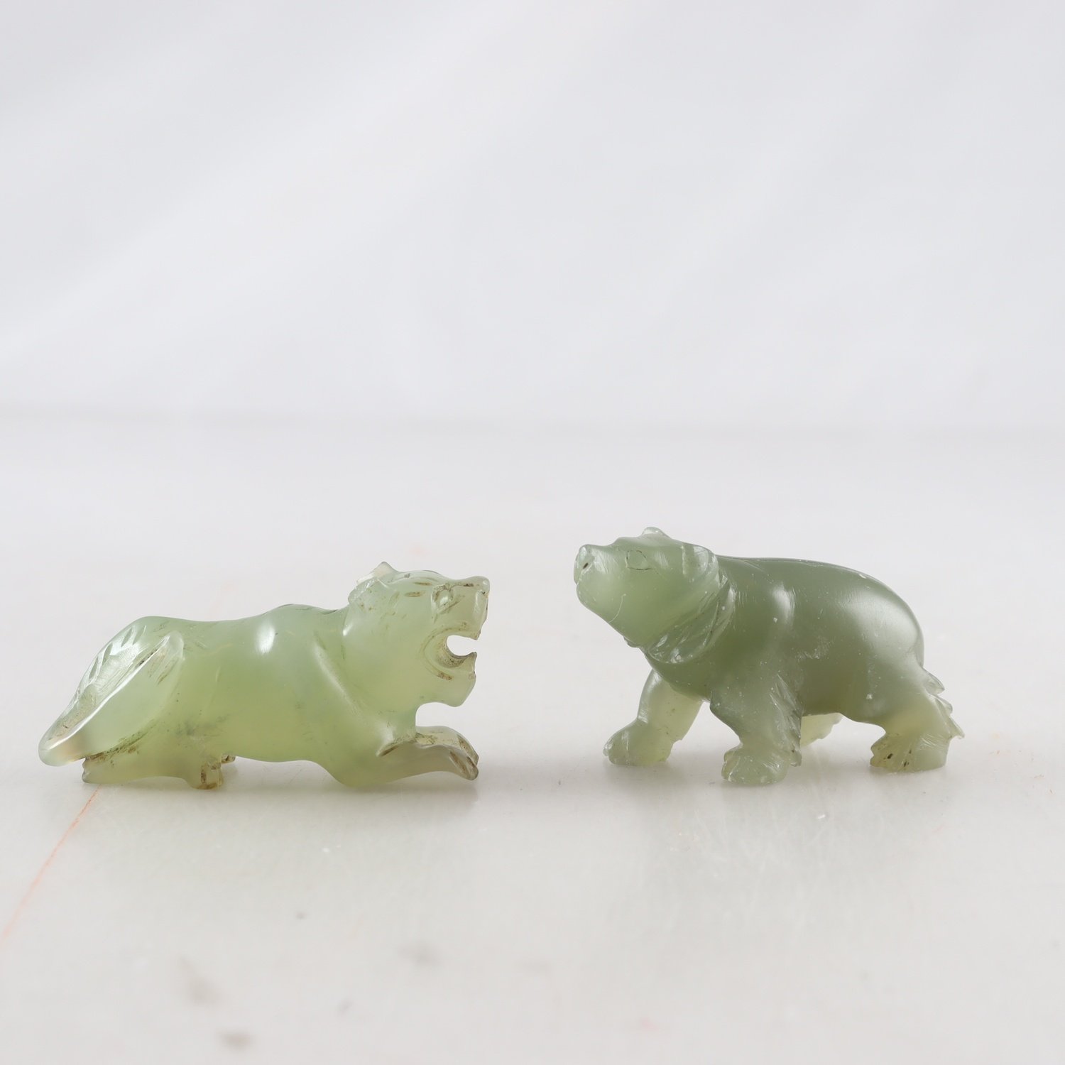 Miniatyrfiguriner, tiger, björn, jade, Kina 1900-tal, 2 st