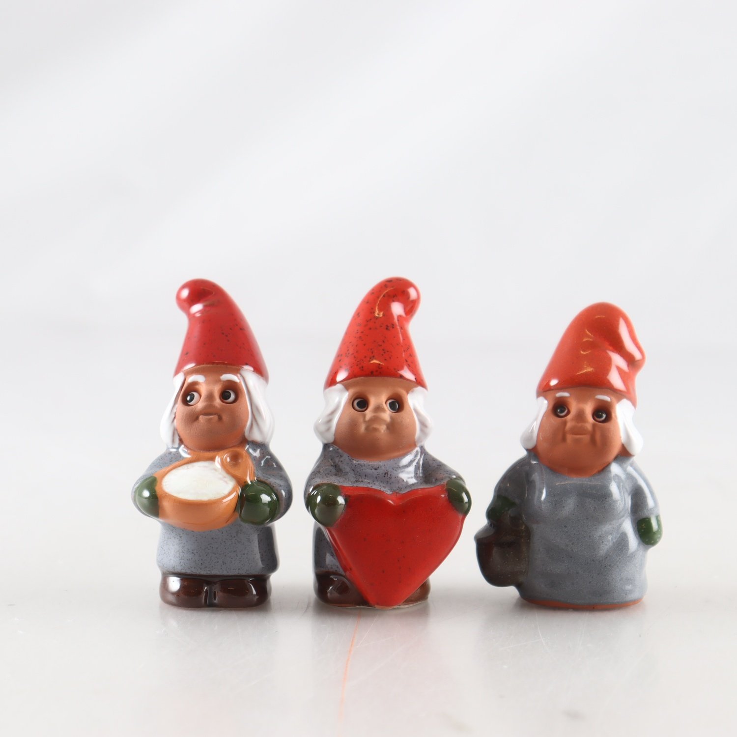 Figuriner, keramik, tomtar, Rolf Berg, 3 st