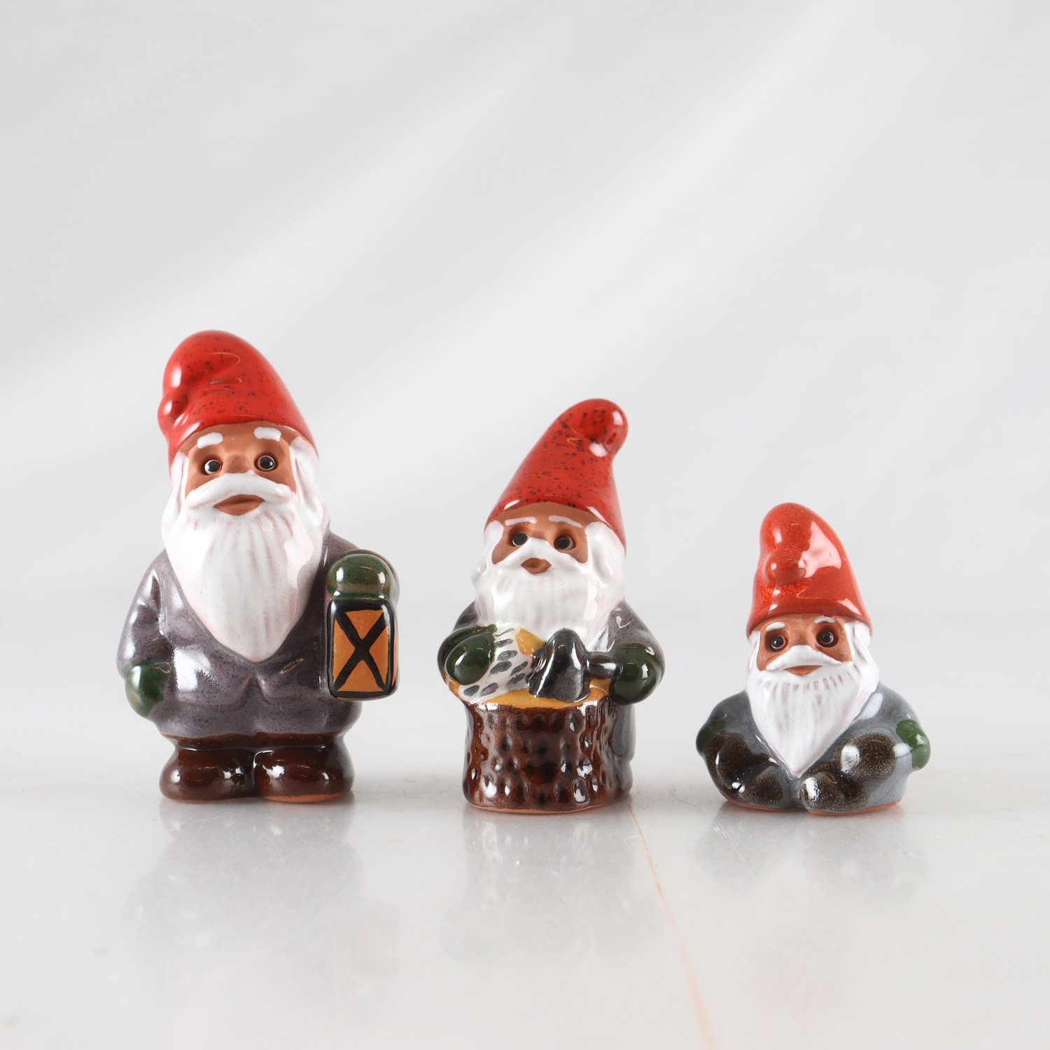 Figuriner, keramik, tomtar, Rolf Berg, 3 st