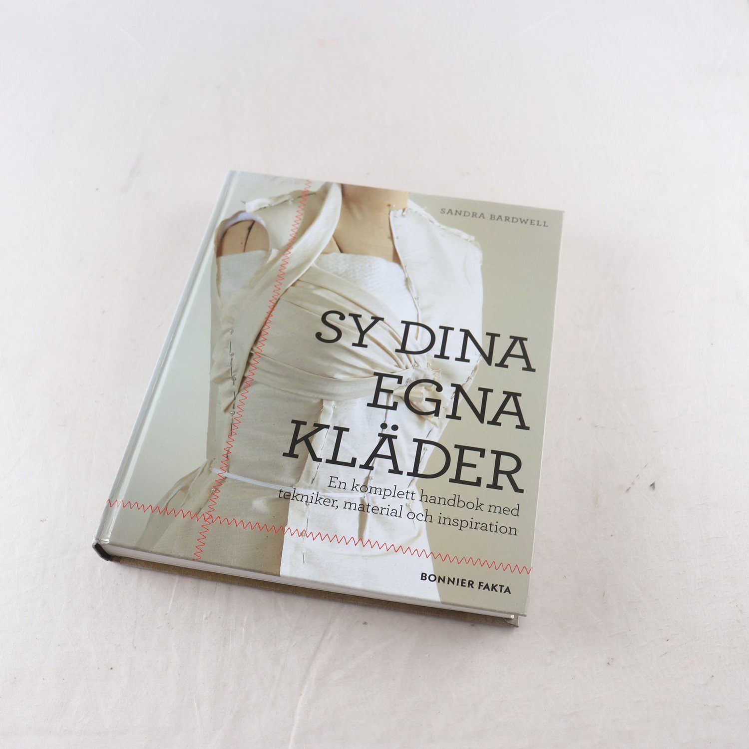 Sandra Bardwell, Sy dina egna kläder