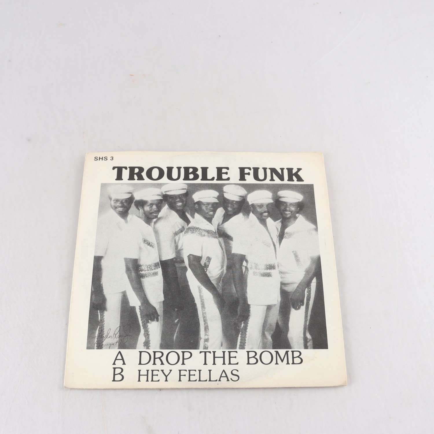 Singel Trouble Funk, Drop The Bomb / Hey Fellas