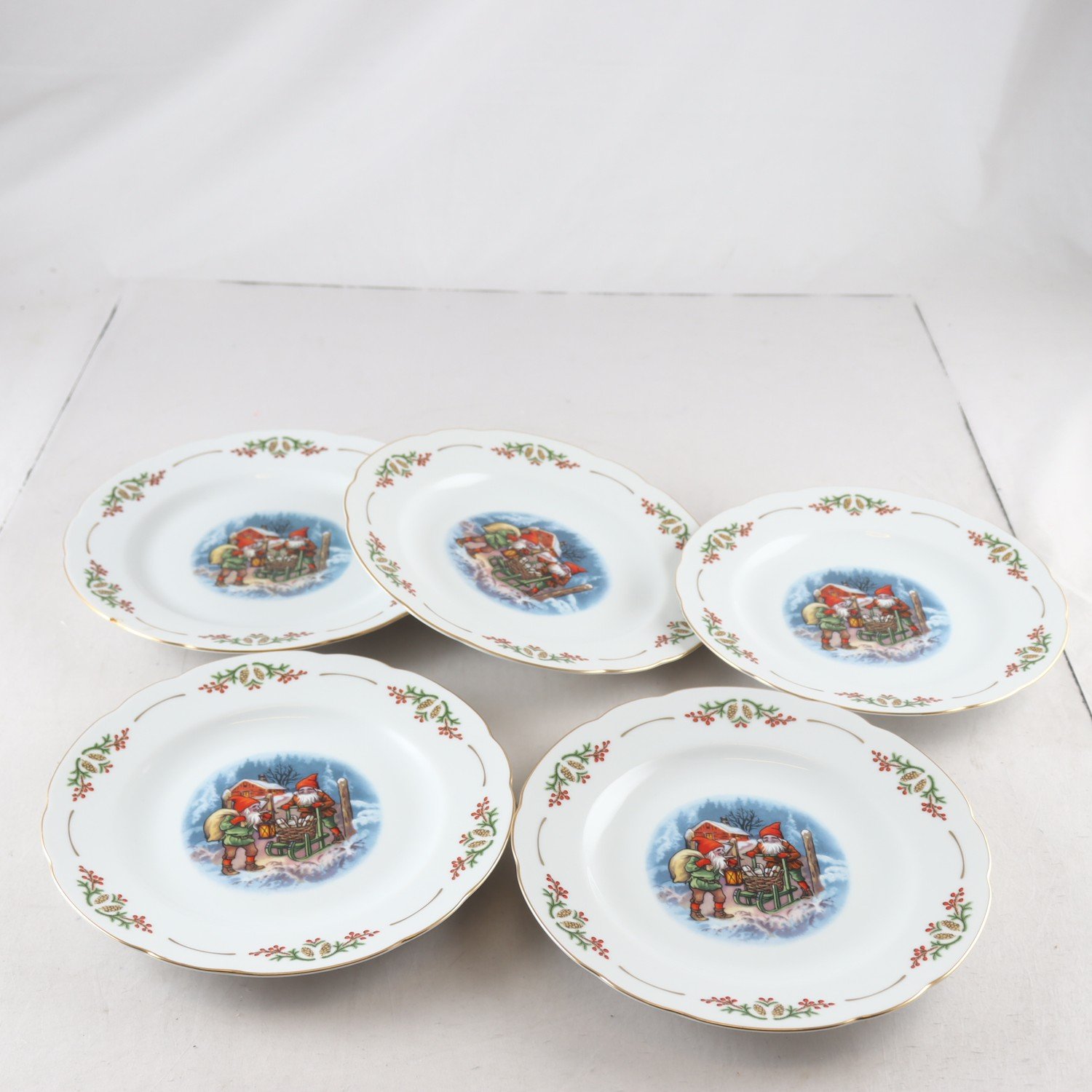 Tallrikar, christineholm porcelaine ’Gammaldags jul’, 5 st. Samfraktas ej.