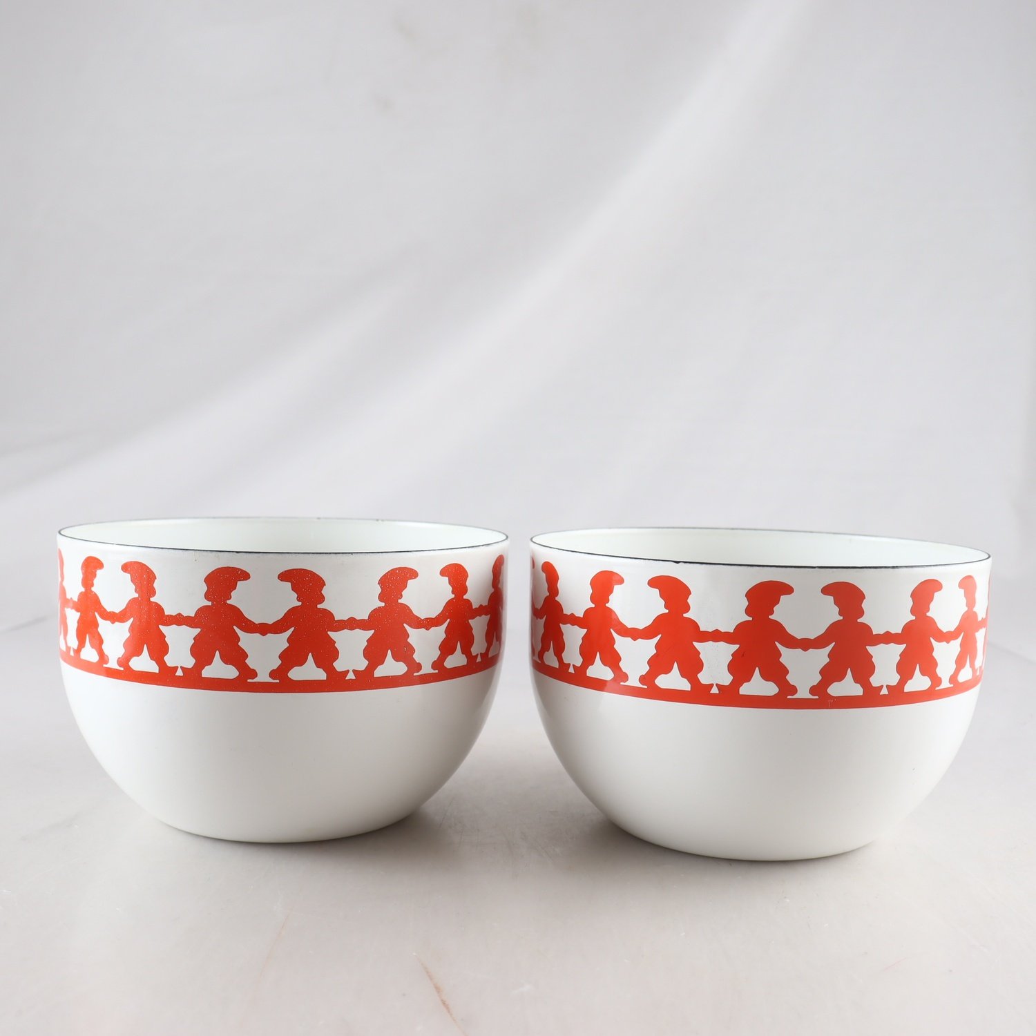 Skålar, Arabia, ’Finel’, Kaj franck, Emalj, 2 st. Samfraktas ej