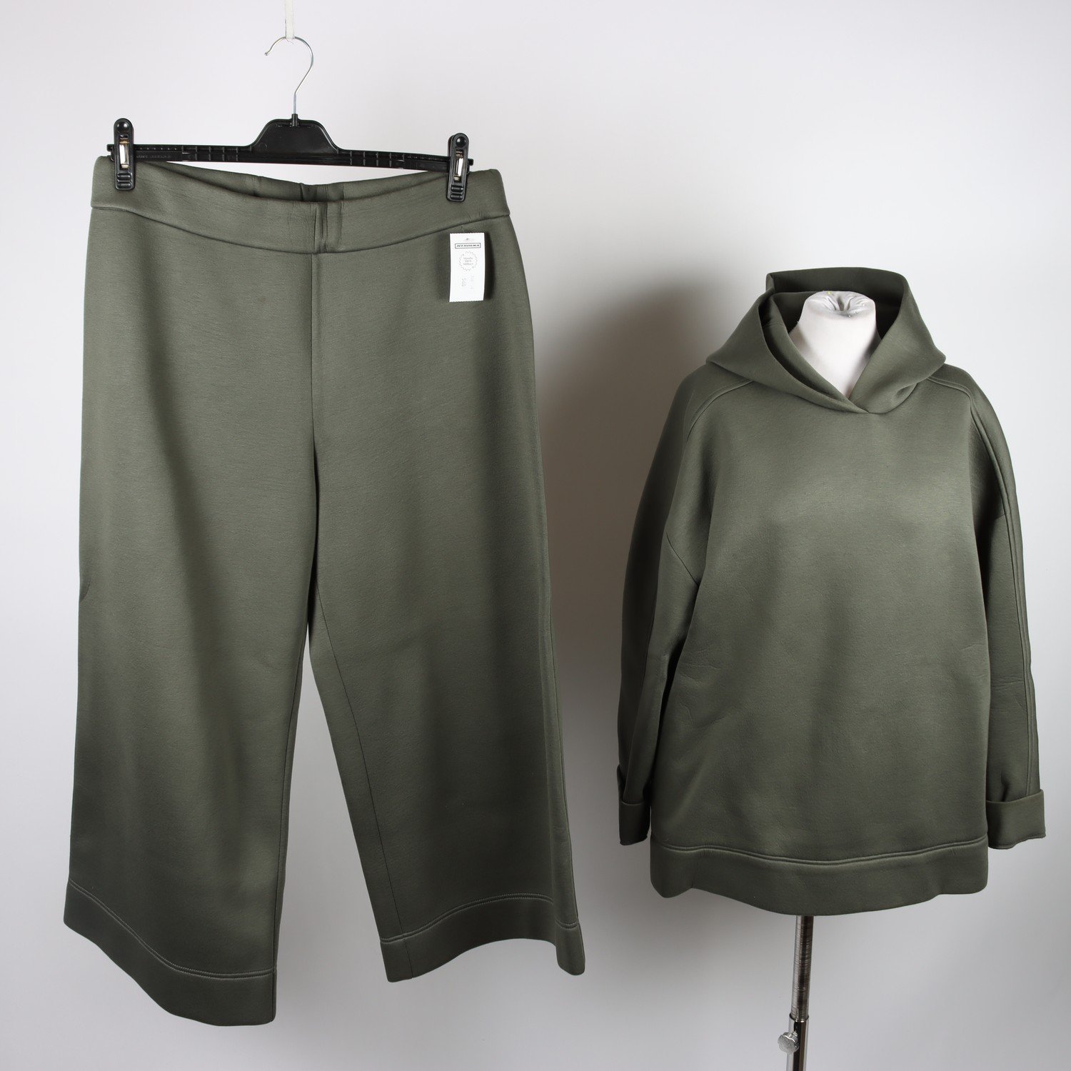 Hoodie och byxor, COS, grön, stl. L