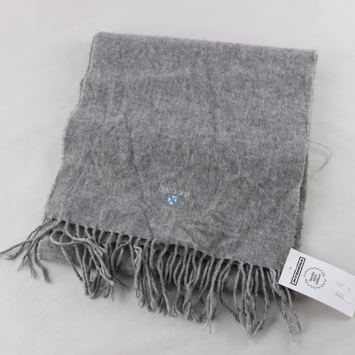Stickad halsduk, Barbour, grå