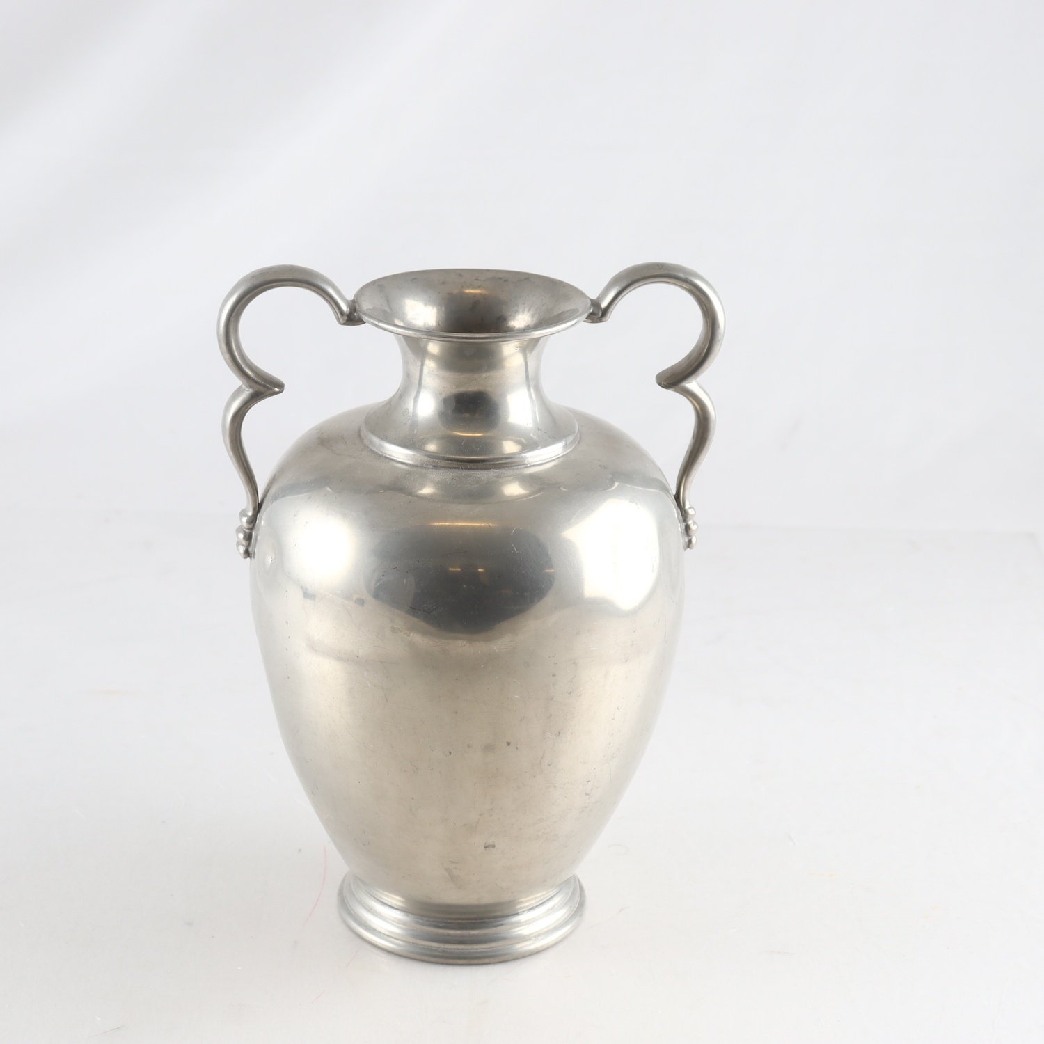 Vas, Ernst Svedbom, Svenskt tenn.