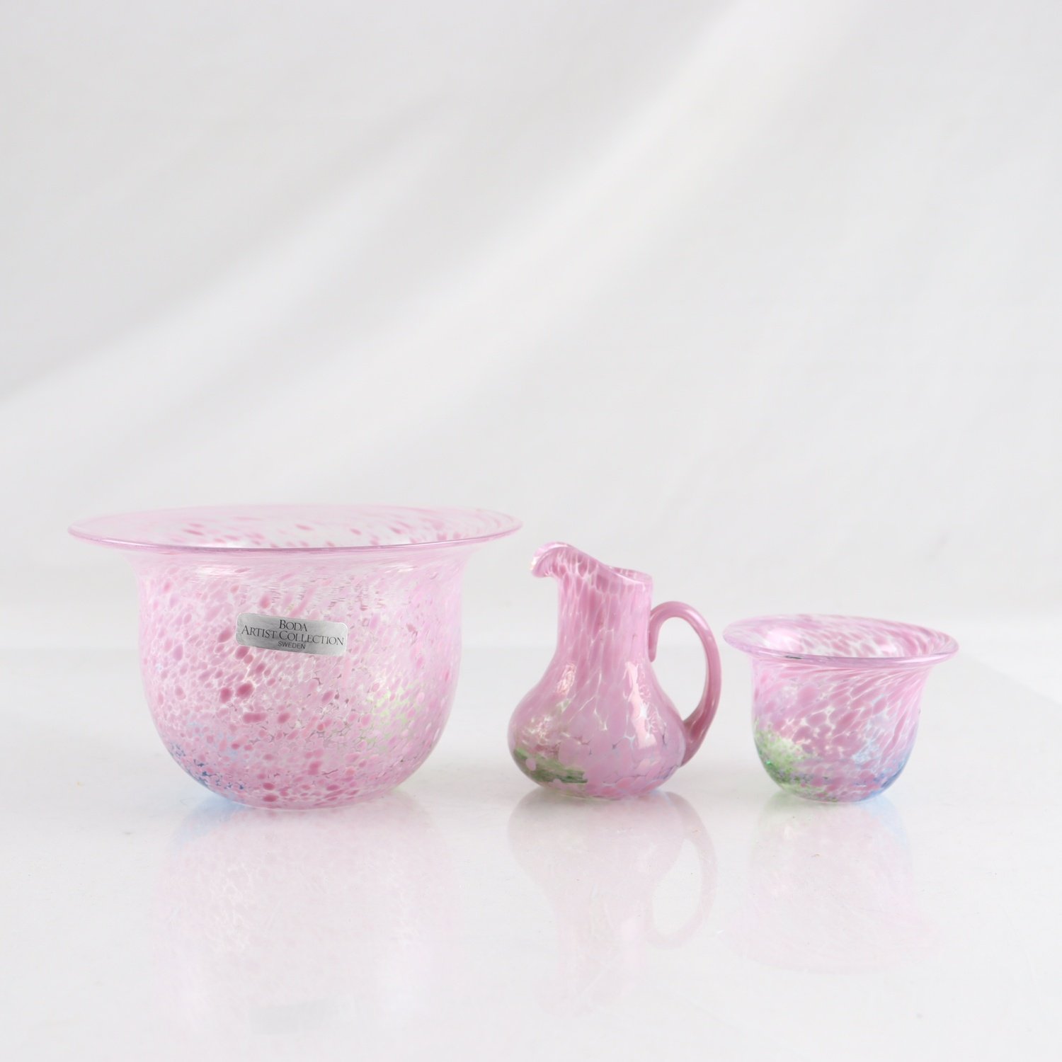 Skålar, kanna, Ulrica Hydman Vallien, Kosta Boda, sign. 3 st