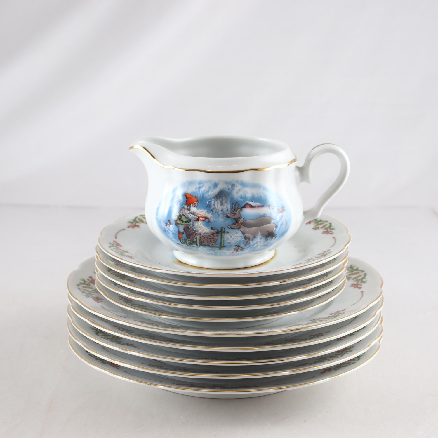 Såskanna, assietter, mattallrikar, Christineholm Porcelaine. Endast avämtning.