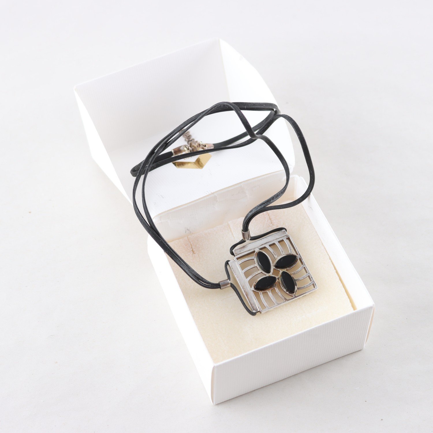 Halsband, silver 925, onyx, läder, W Kruk, Polen, brv: 21,3g