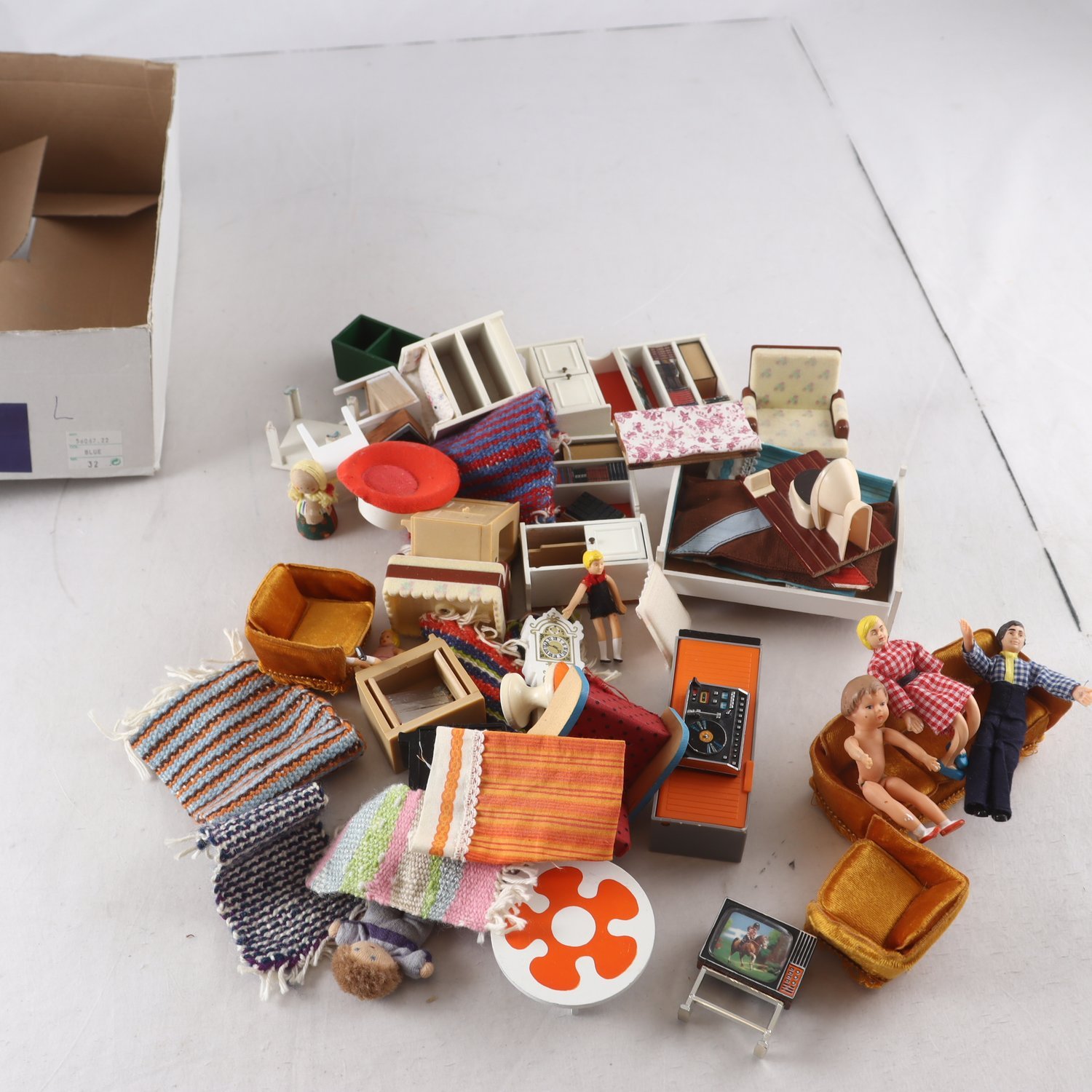 Dockskåpsmöbler, Lundby mfl, blandat.