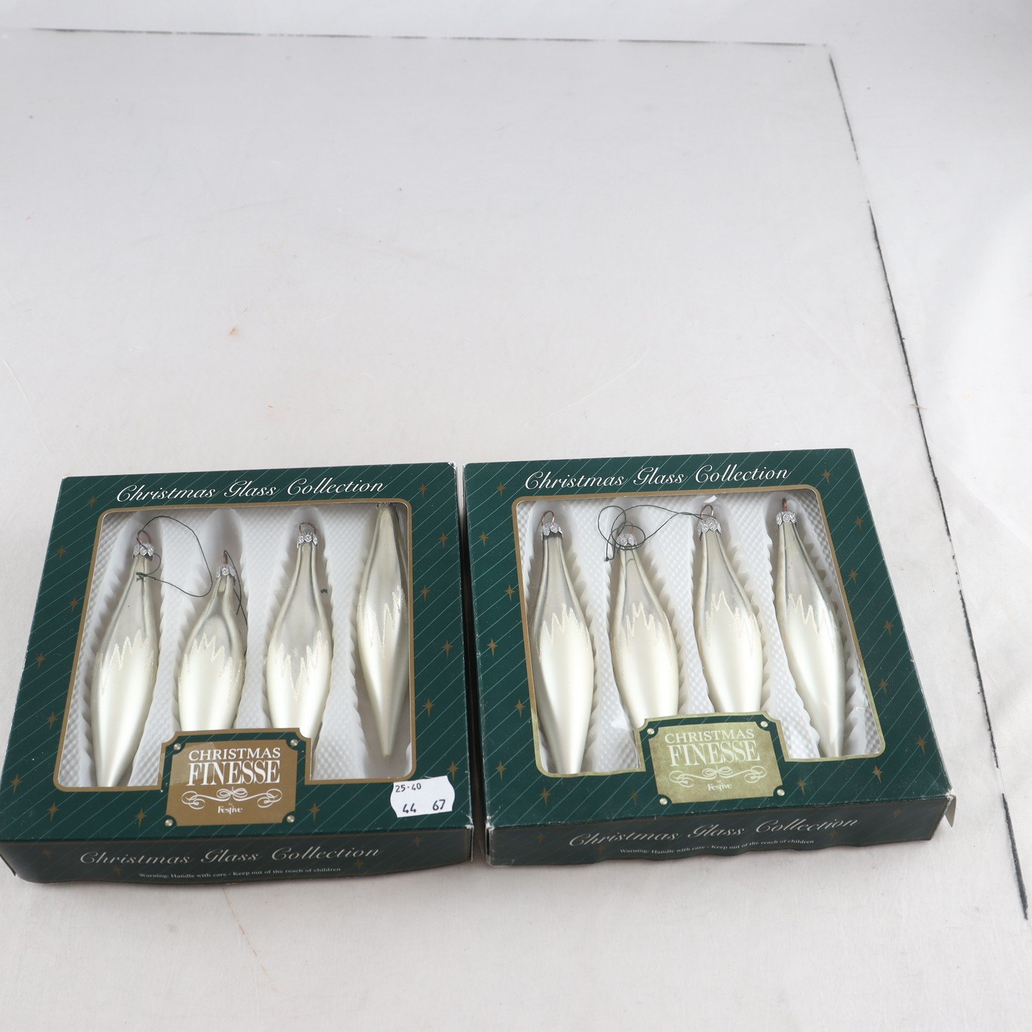 Julgranskulor, droppformade, glas, 1900-tal, silver, 8 st.