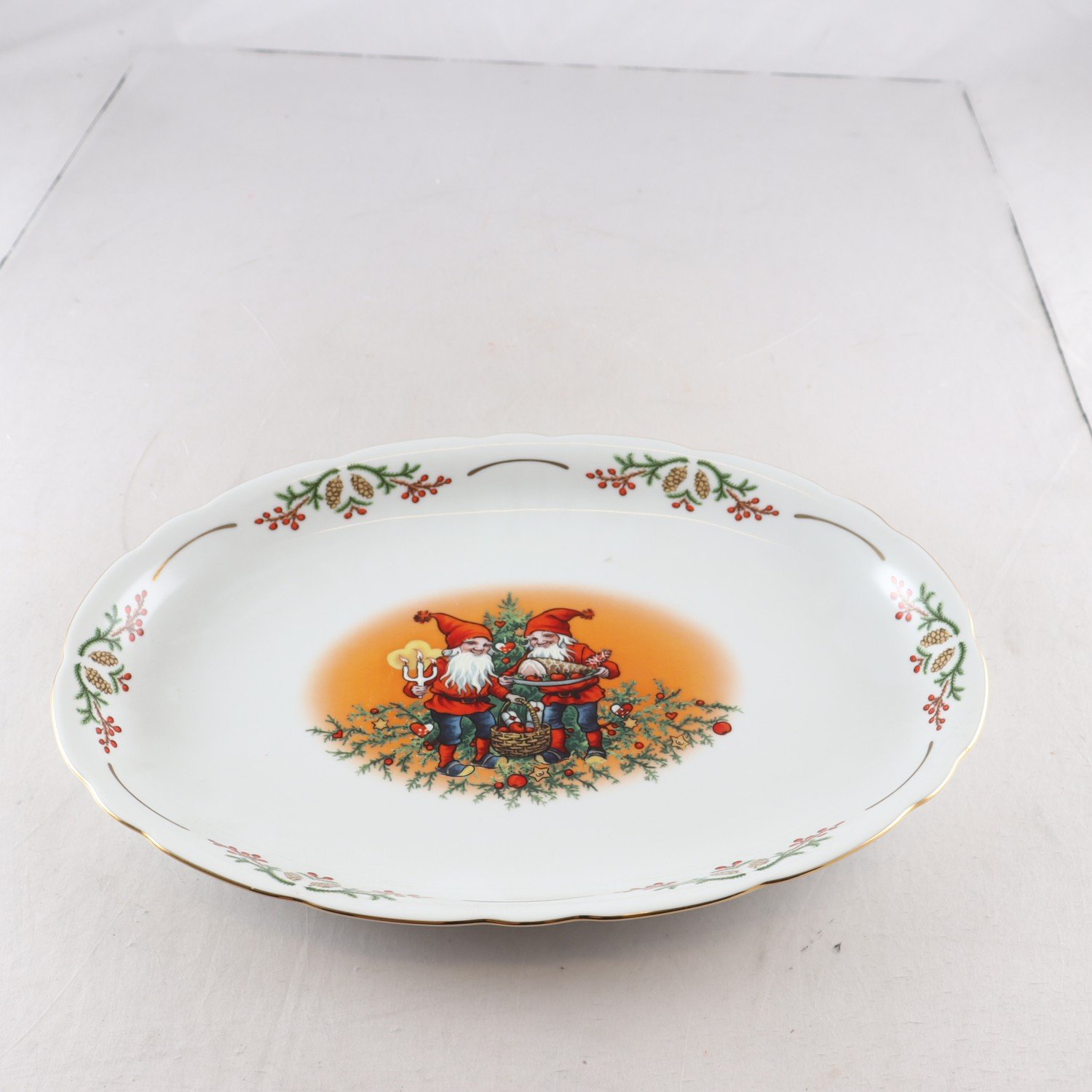 Fat, Porslin, ”Gammaldags Jul”, Lars Carlsson, Christineholm, Fyrklövern. Ej sam