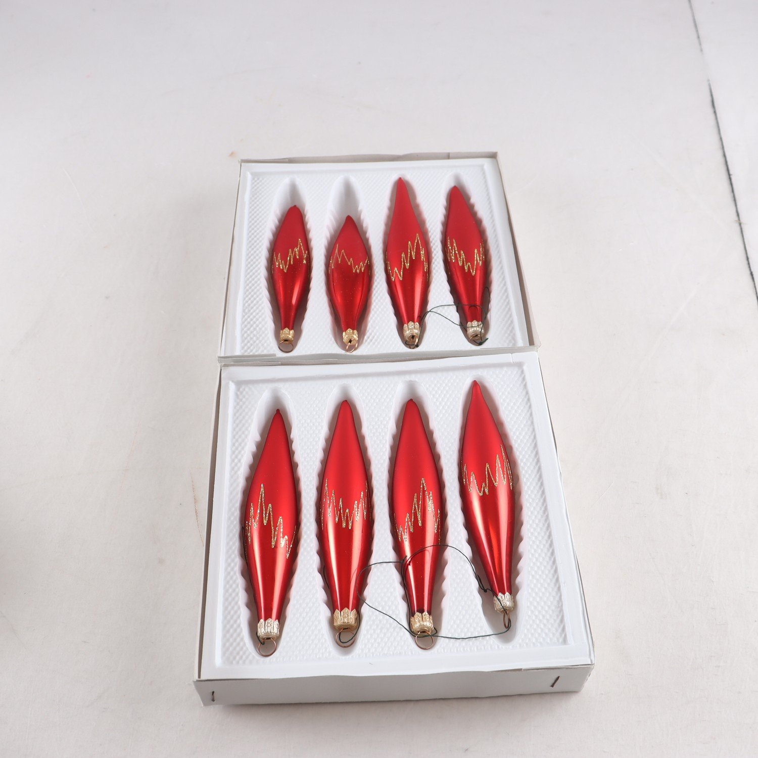 Julgranskulor, droppformade, glas, 1900-tal, röd, 8 st.