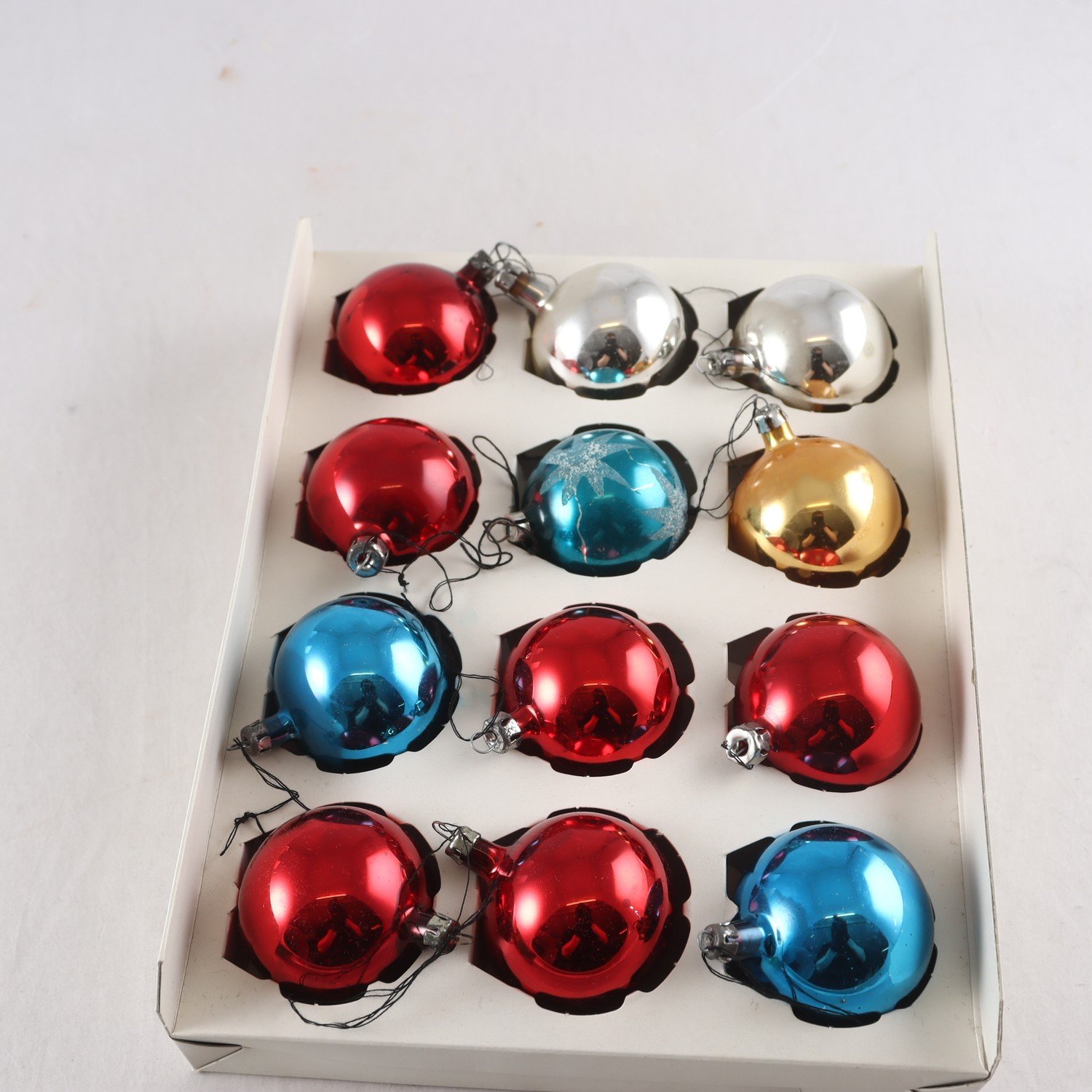 Julgranskulor, glas, 1900-tal, olika färger, 12 st.