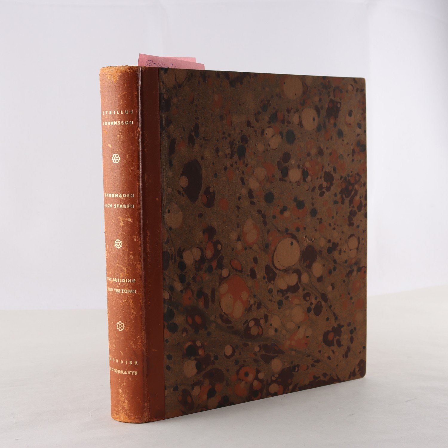 Cyrillus Johansson, Byggnaden och staden