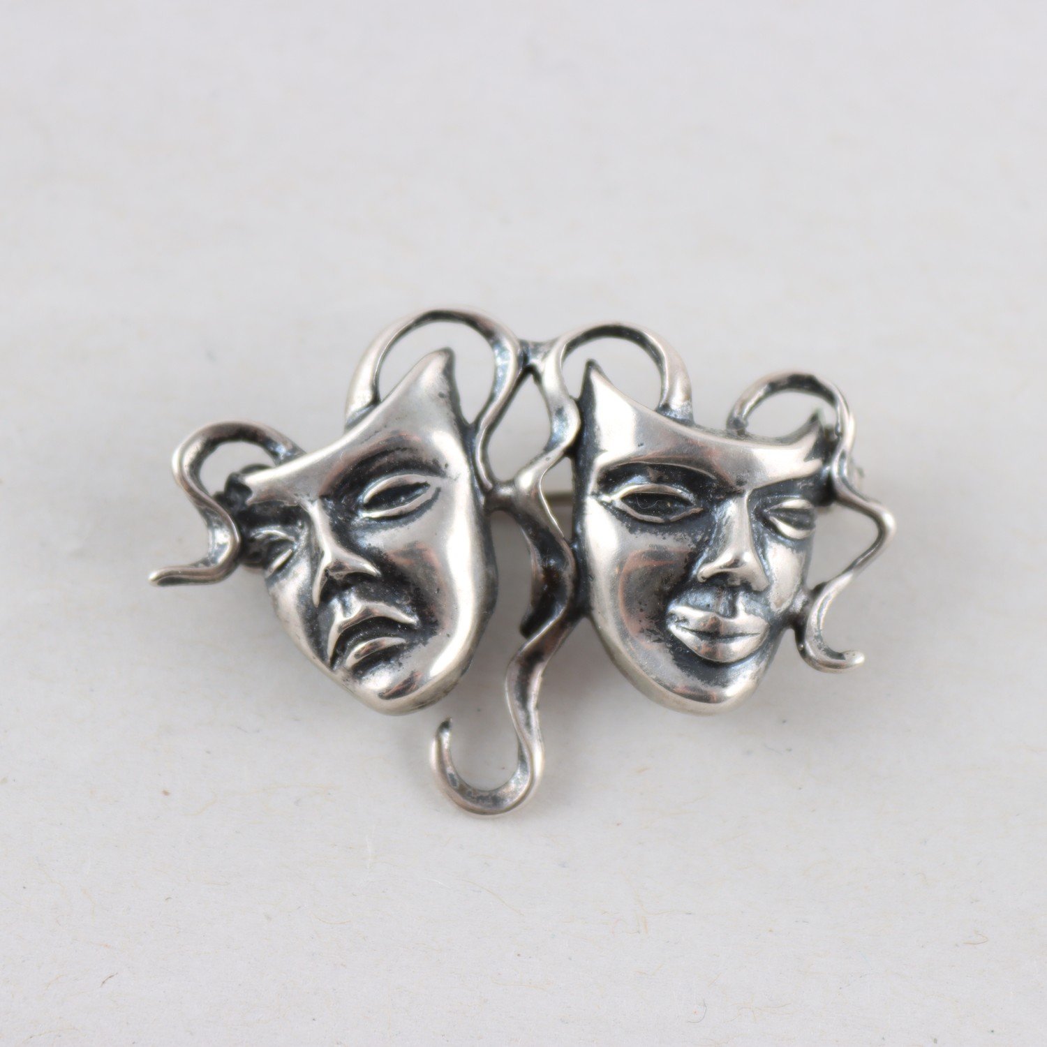 Brosch, Silver, Teatermasker, Vikt: 7,2g