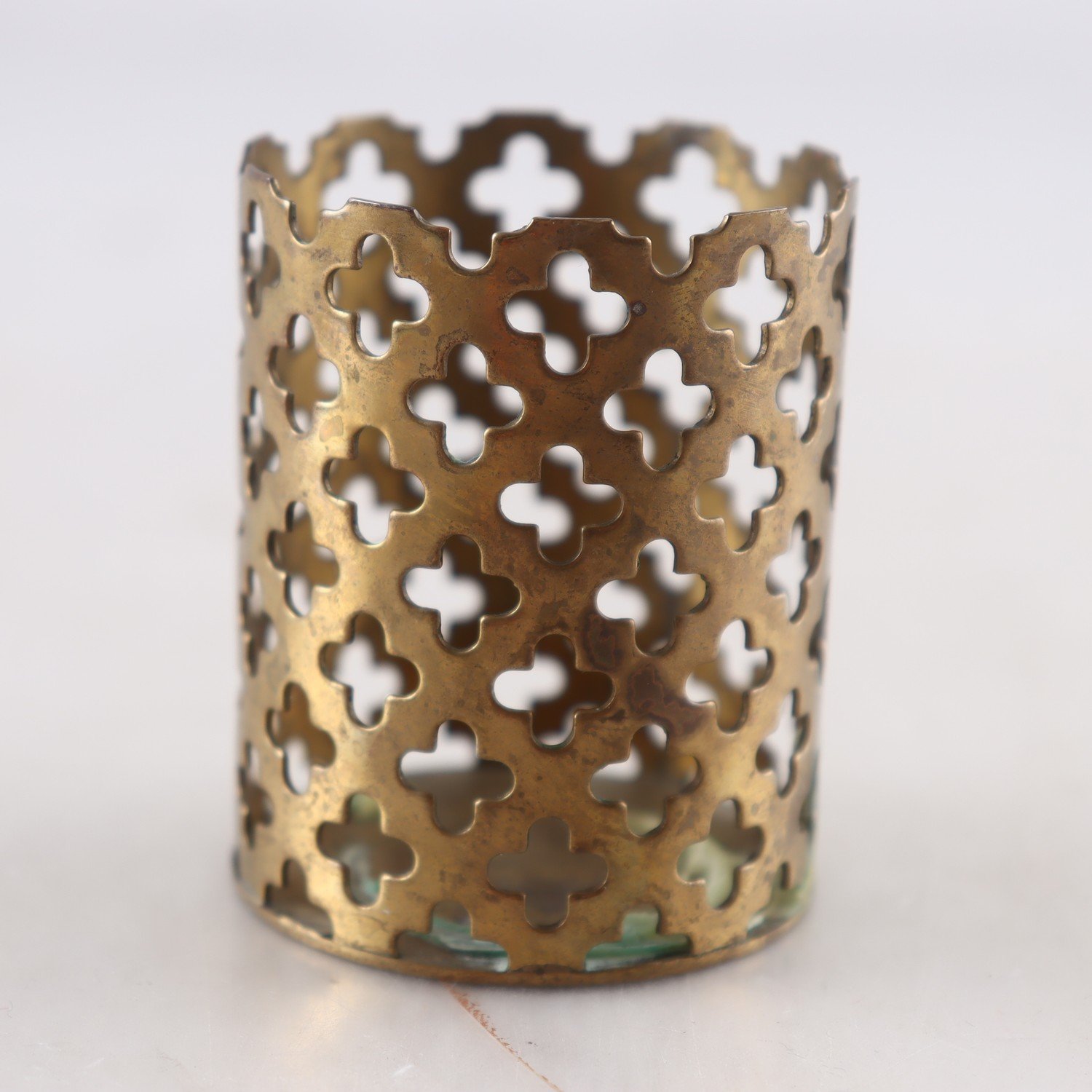 Ljushållare, Svenskt tenn, Sara szyber, Mässing,