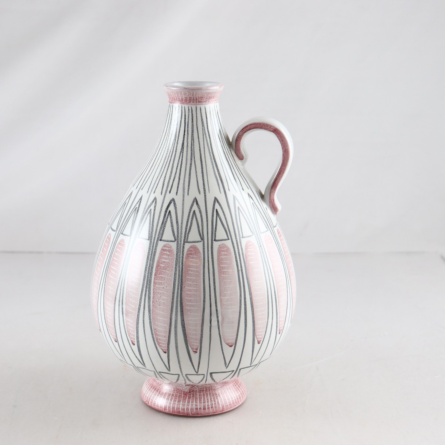 Hänkelvas/Lampvas. Laholm keramik, Berit Davidsson. Samfraktas ej.