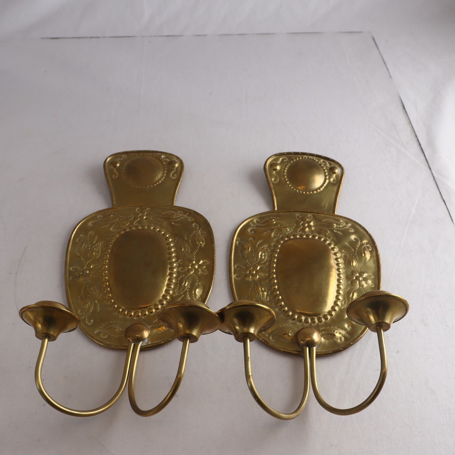 Ljusplåtar,metall, märkta MLH, 2 st. Samfraktas ej.