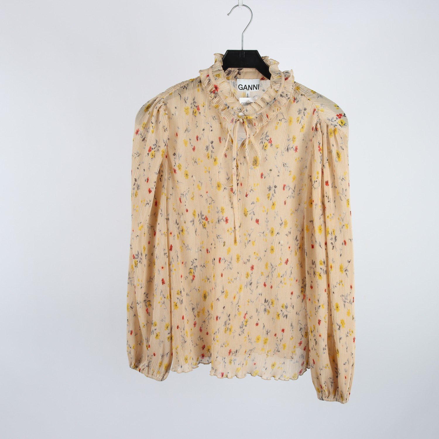 Plisserad blus, Ganni, beige, blommig, stl. 36