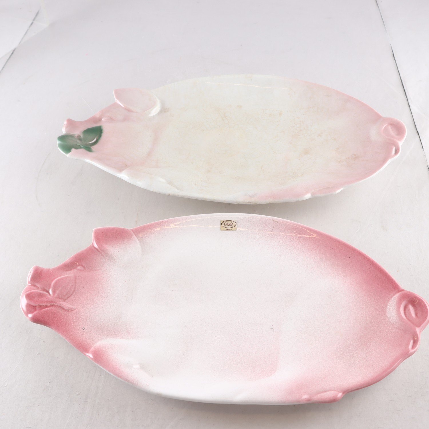 Serveringsfat, porslin, grisar, Rörstrand & Gefle. Samfraktas ej.