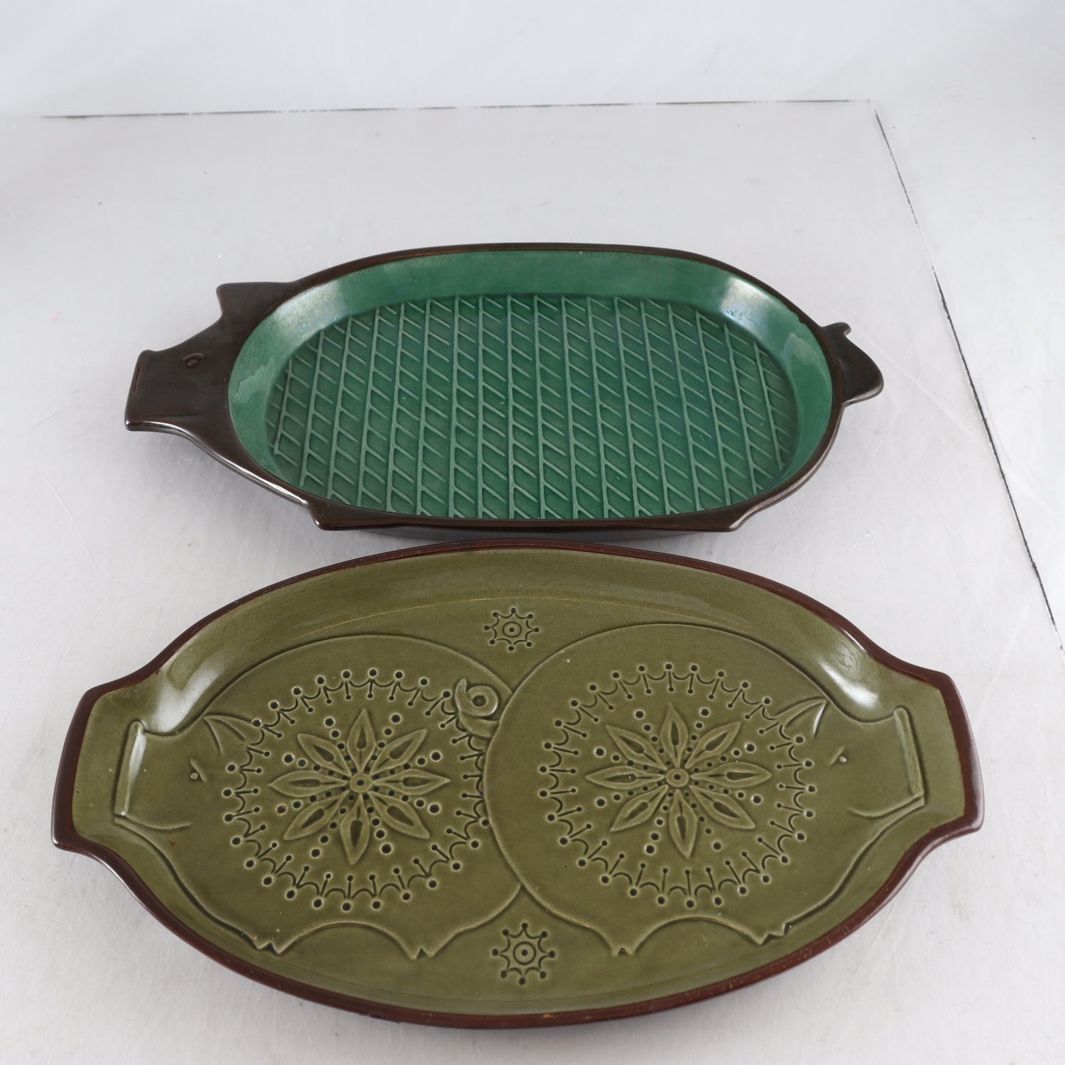 Serveringsfat, keramik, grisar, Gabriel, 2 st. Samfraktas ej.