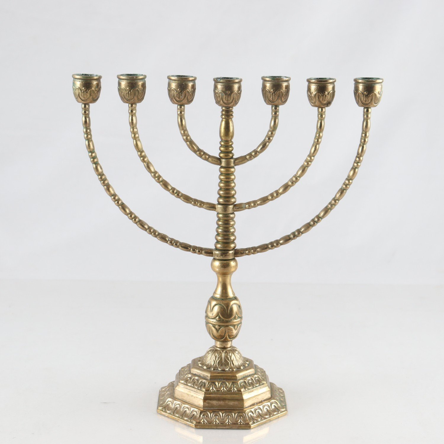Ljusstake, Menorah, mässing. Samfraktas ej.