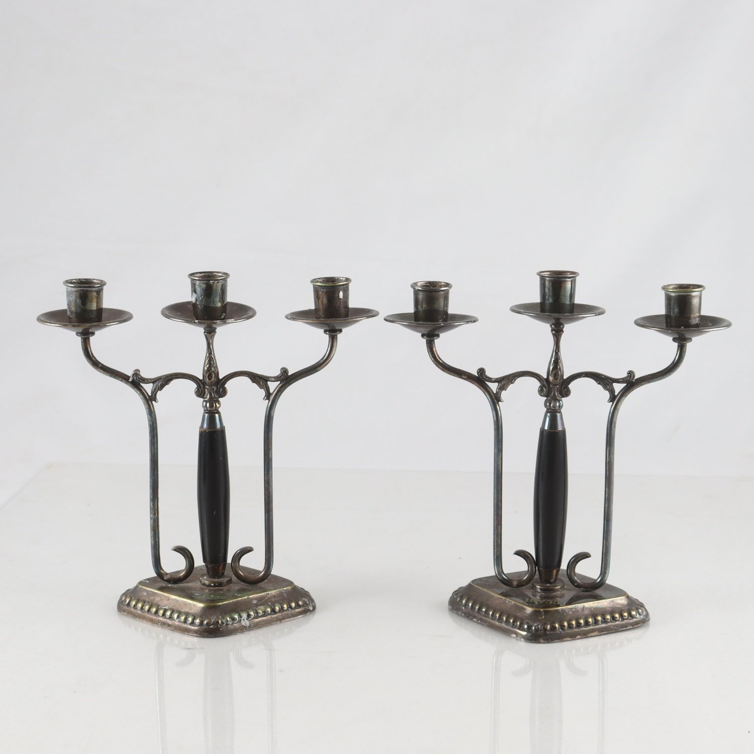 Paret trearmade ljusstakar, svärtat trä, nysilver, Danmark, ca 1930-tal