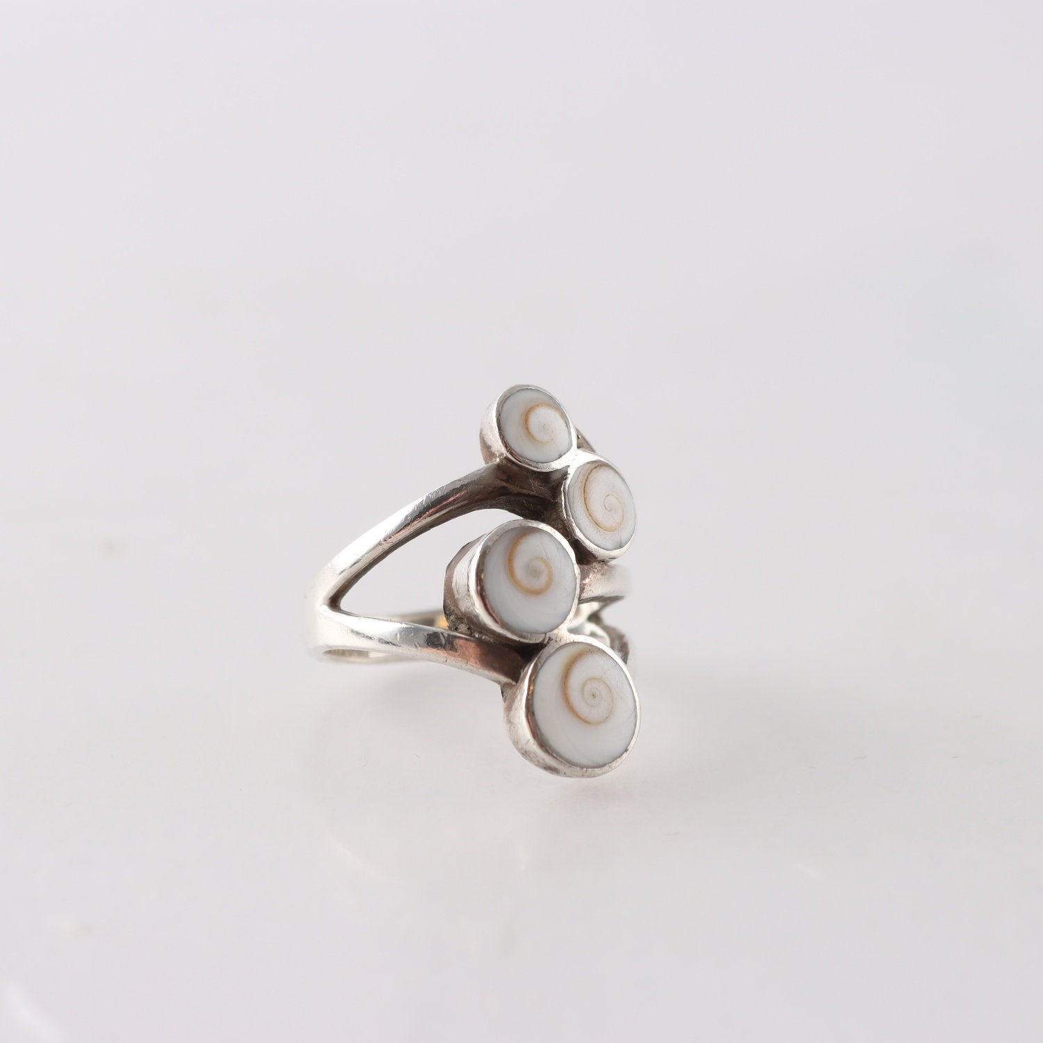 Ring, silver, vit dekor, brv: 7.9 g