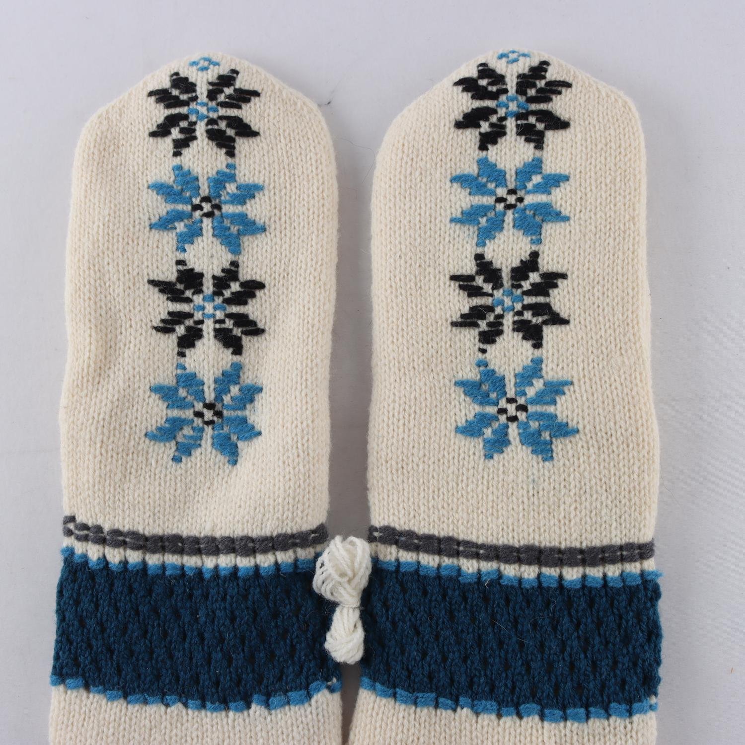 Stickade vantar, Käsitöö, stl. 9.5