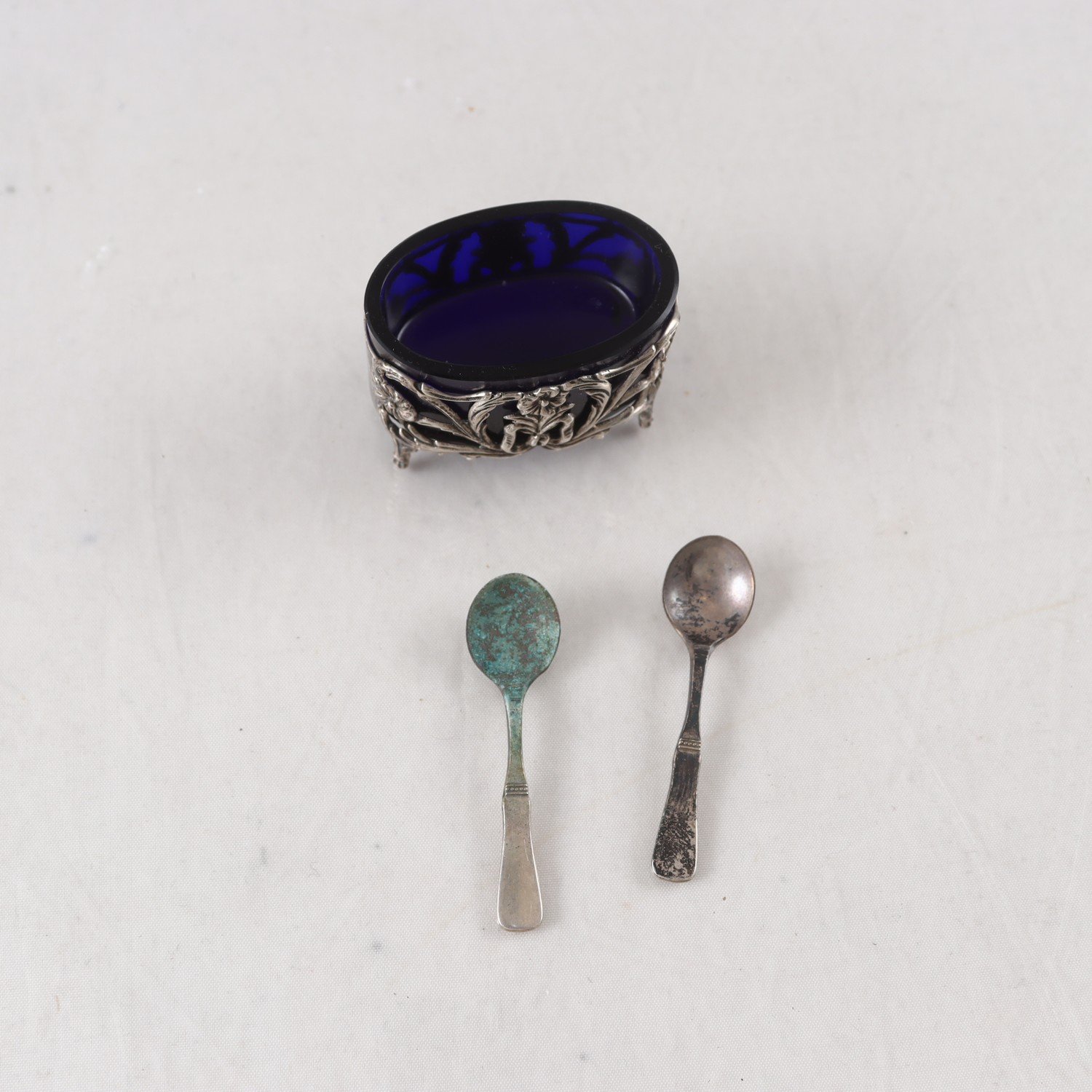 Saltkar, silver, glasinsats, 2 st. saltskedar, silver