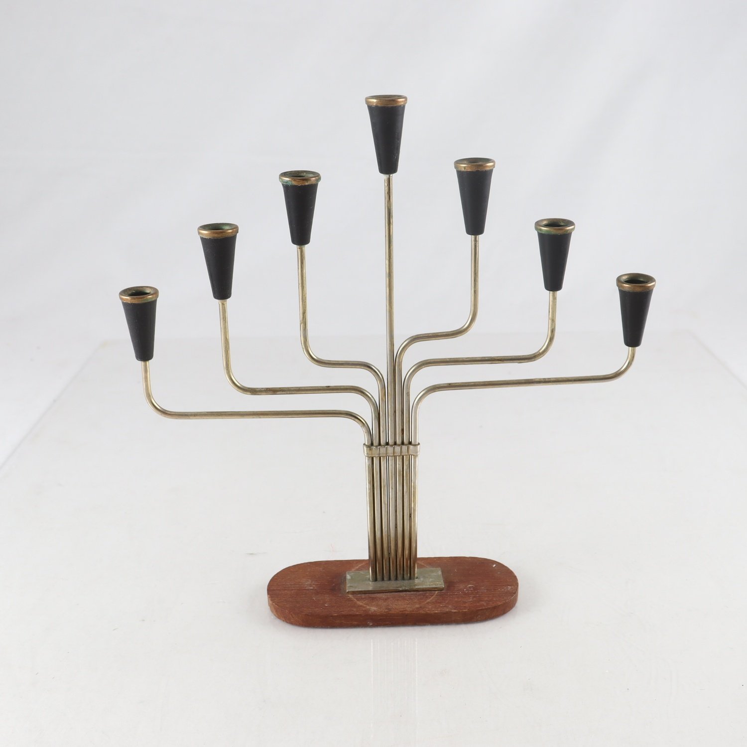 Ljusstake, ”7-armad ljusstake”, Ystad metall, Gunnar Ander, mässing, teak.
