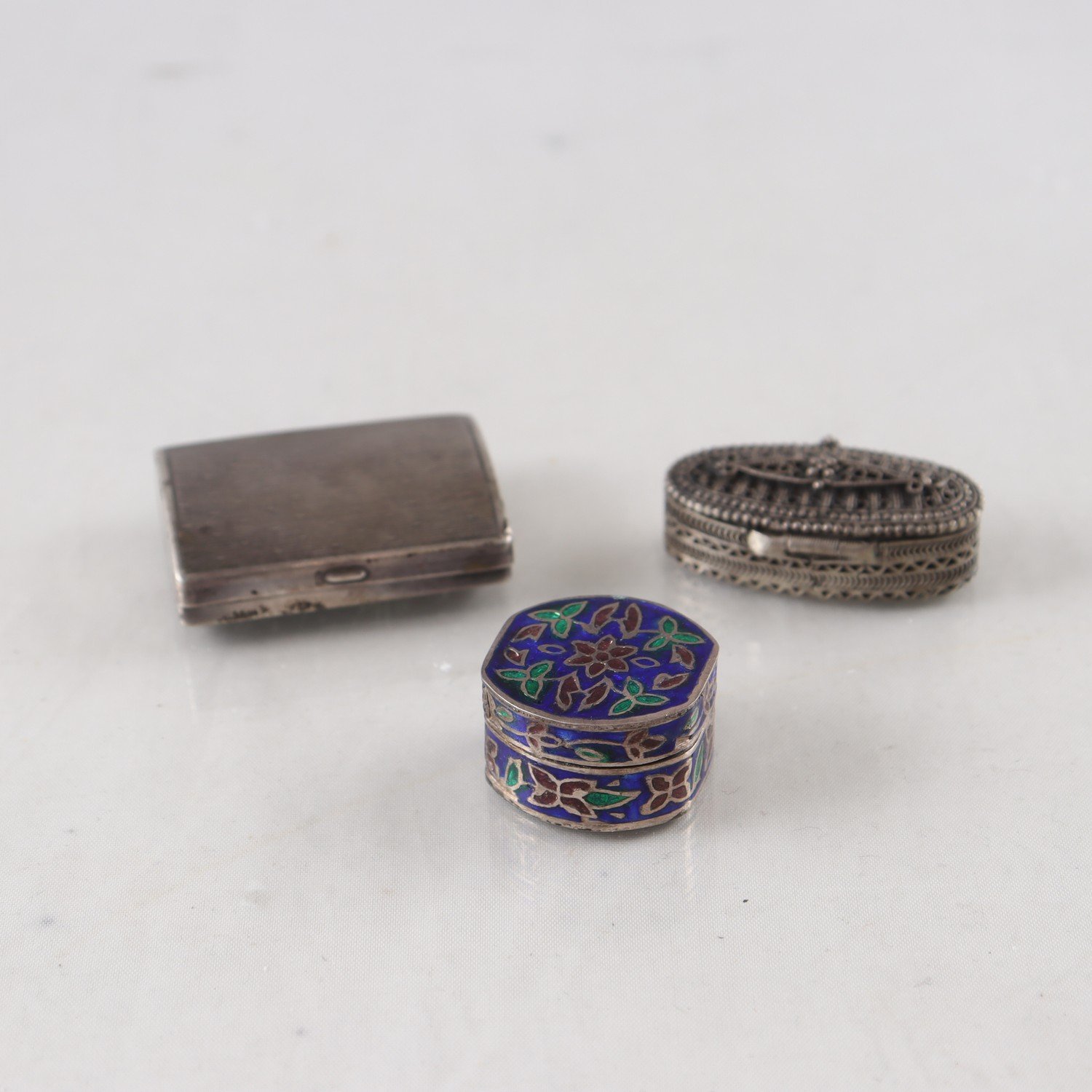 Pilleraskar, två sterlingsilver, 925 samt en sterlingsilver 925 emalj