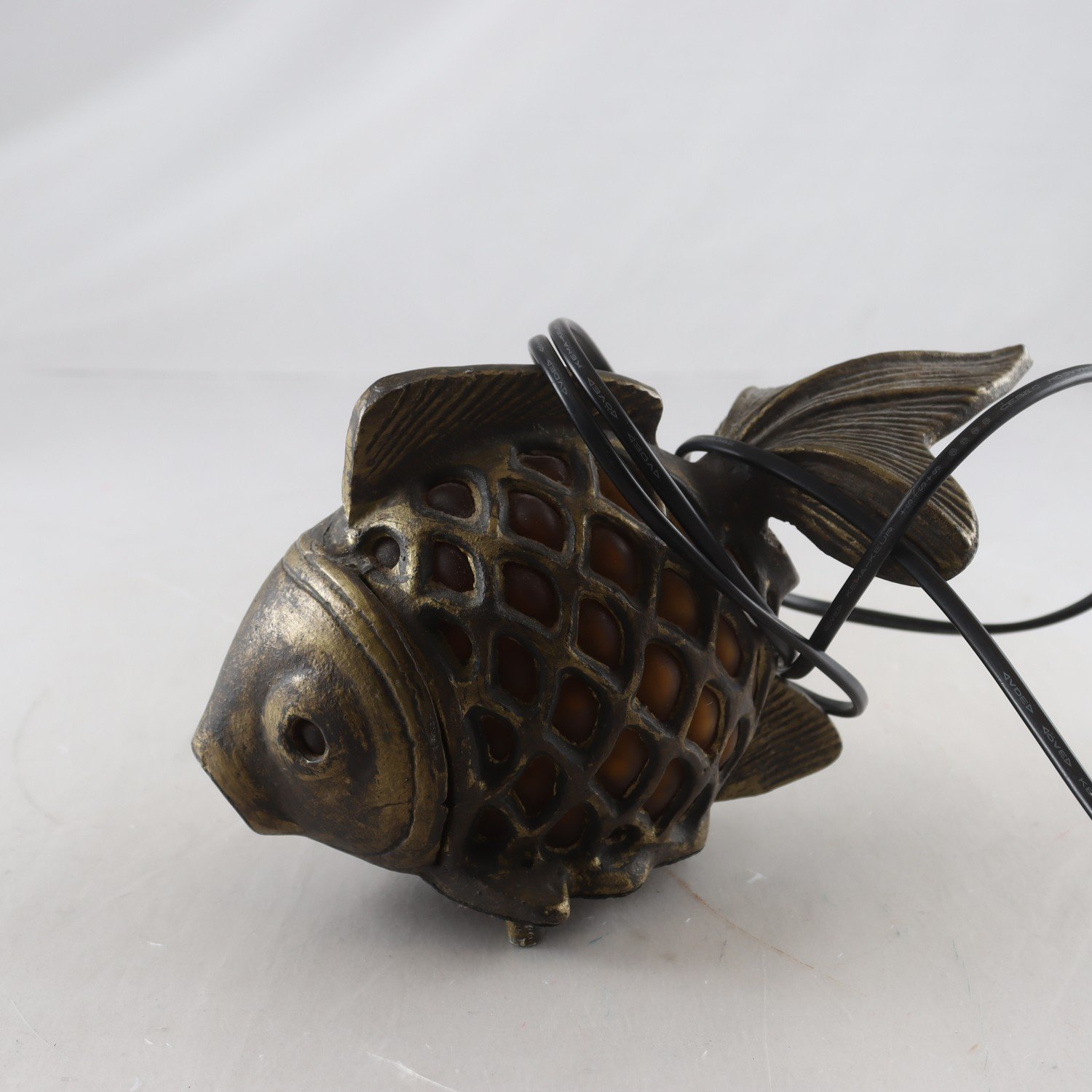 Lampa, Fisk, Mässing. Samfraktas ej.