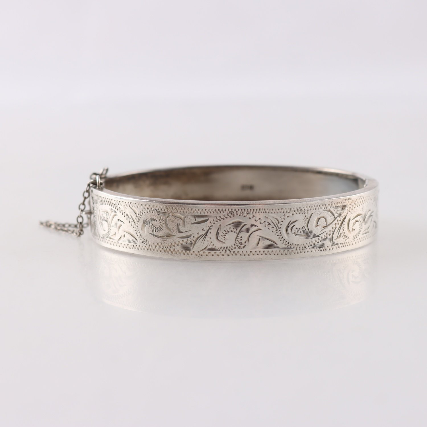 Armband, armring, silver, ciselerad dekor, England, vintage, vikt: 19.0 g