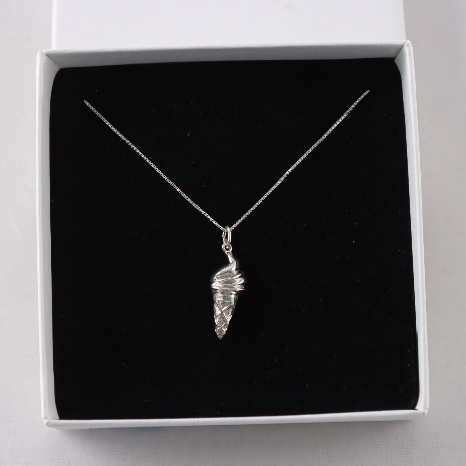 Halsband, silver 925, glass, vikt: 4.5 g