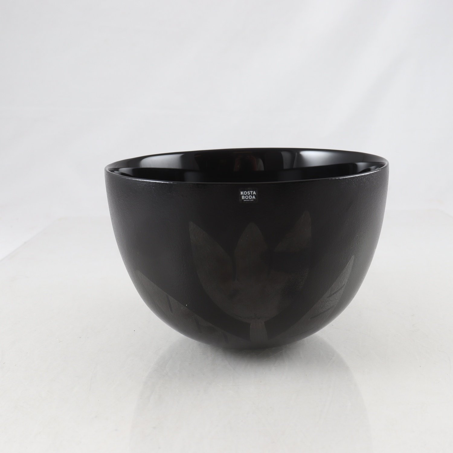 Skål, Kosta Boda, ”Tulipa”, Ulrica Hydman-Vallien, svart, glas.