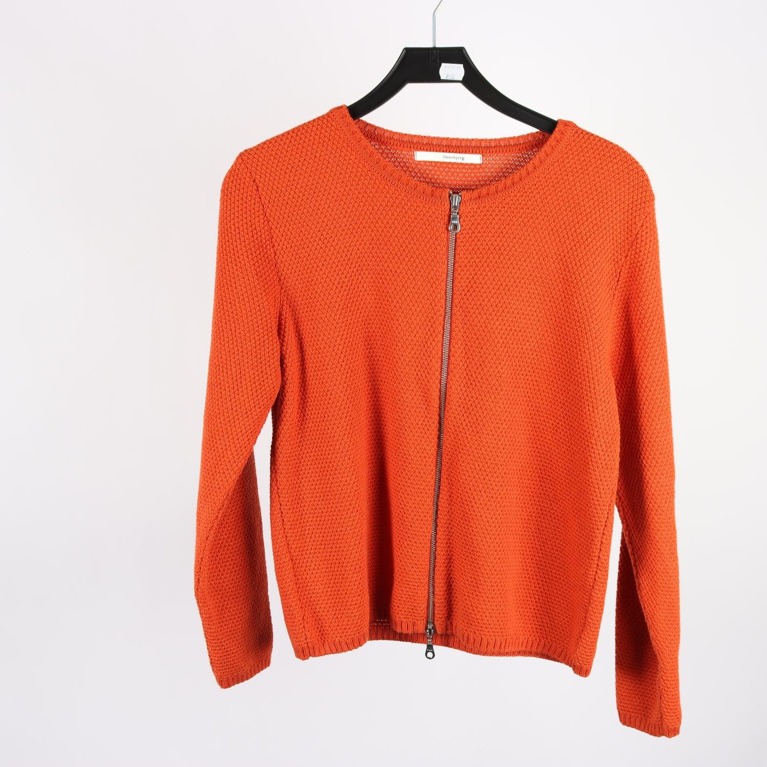 Stickad tröja, Sibin Linnebjerg, tegelröd, 50% merinoull, stl. M