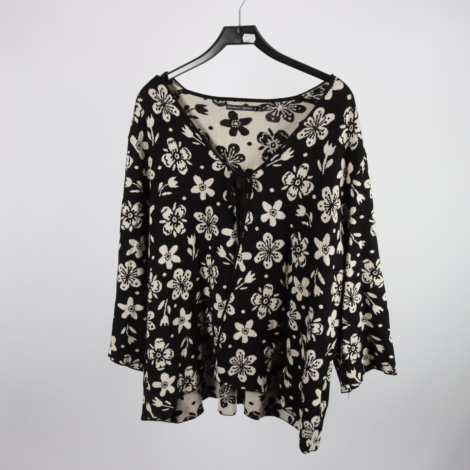 Stickad kofta, Gudrun Sjödèn, svart, vit, mönstrad, stl. XXL