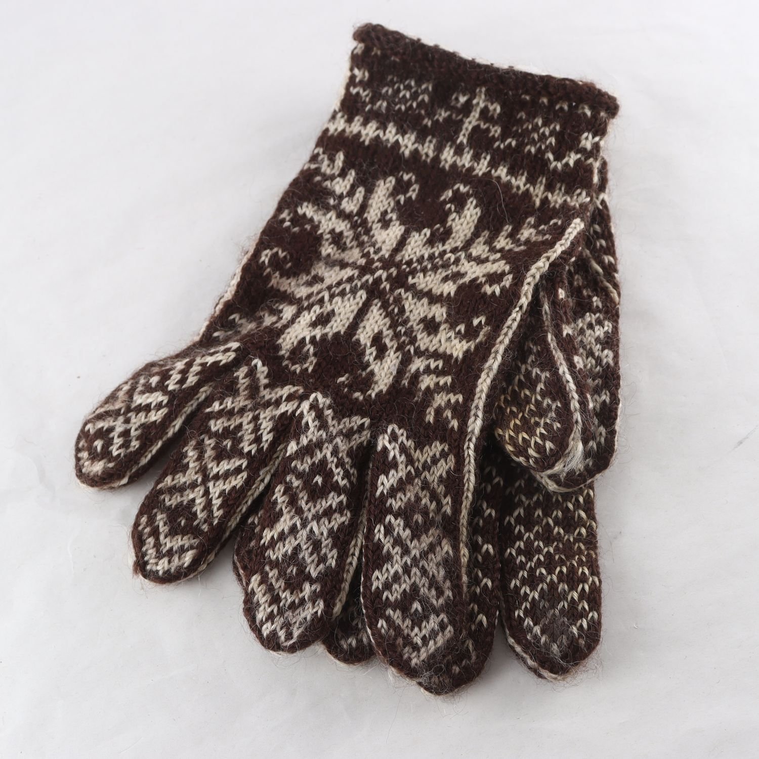 Stickade vantar, Okänd, brun, vit.
