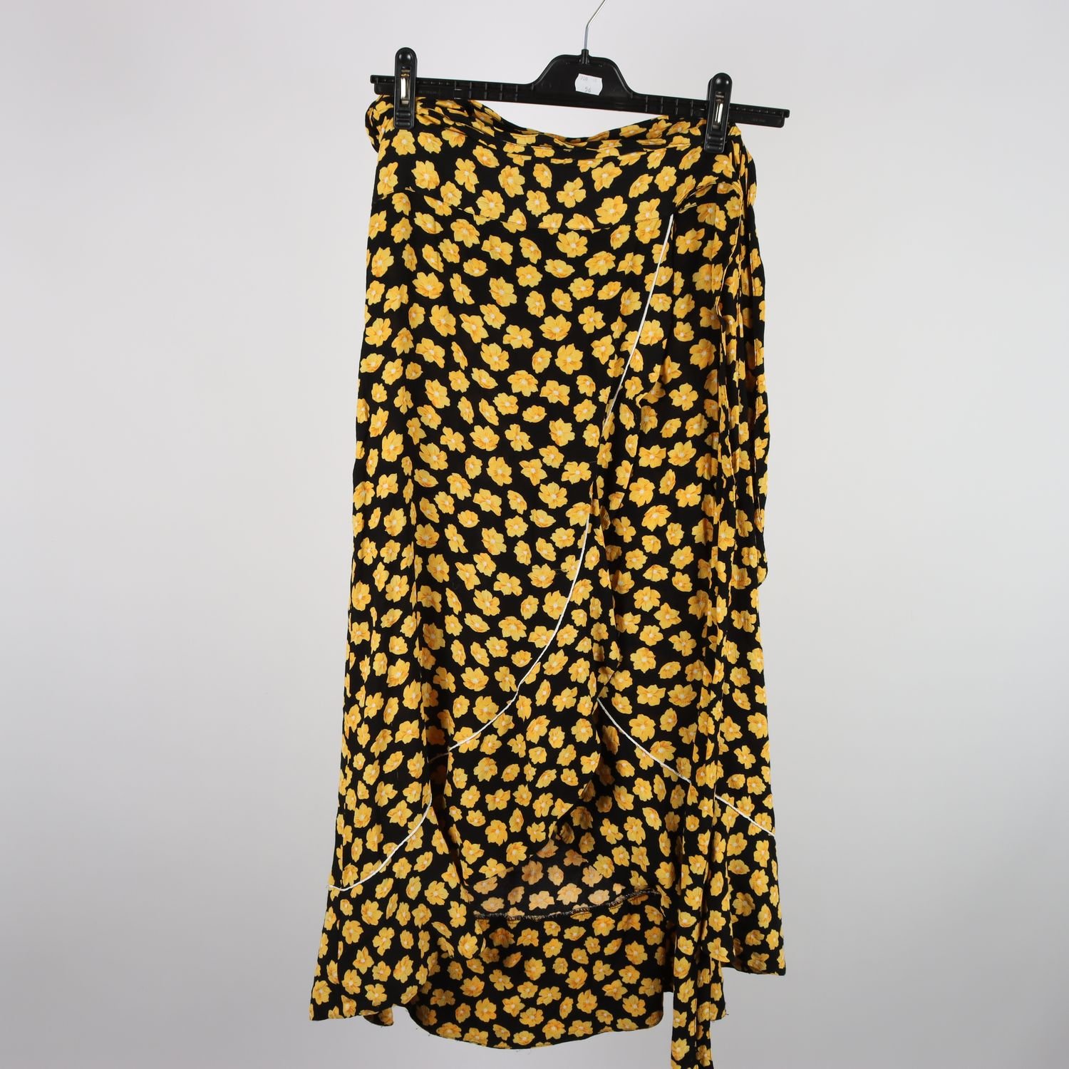 Omlottkjol, Ganni, gul, svart, volang, stl. 36