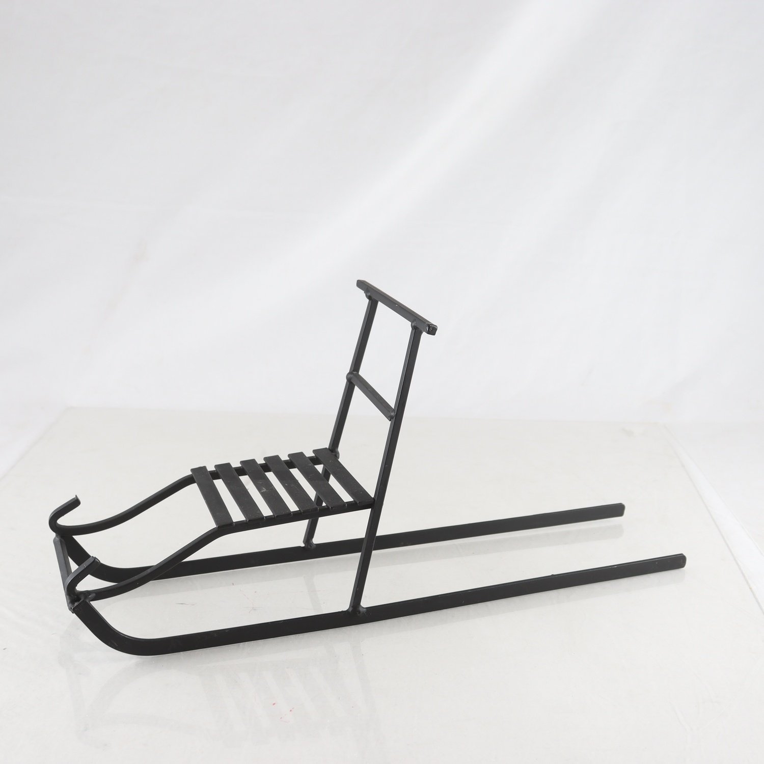 Spark, metall, made in Sweden. Samfraktas ej.