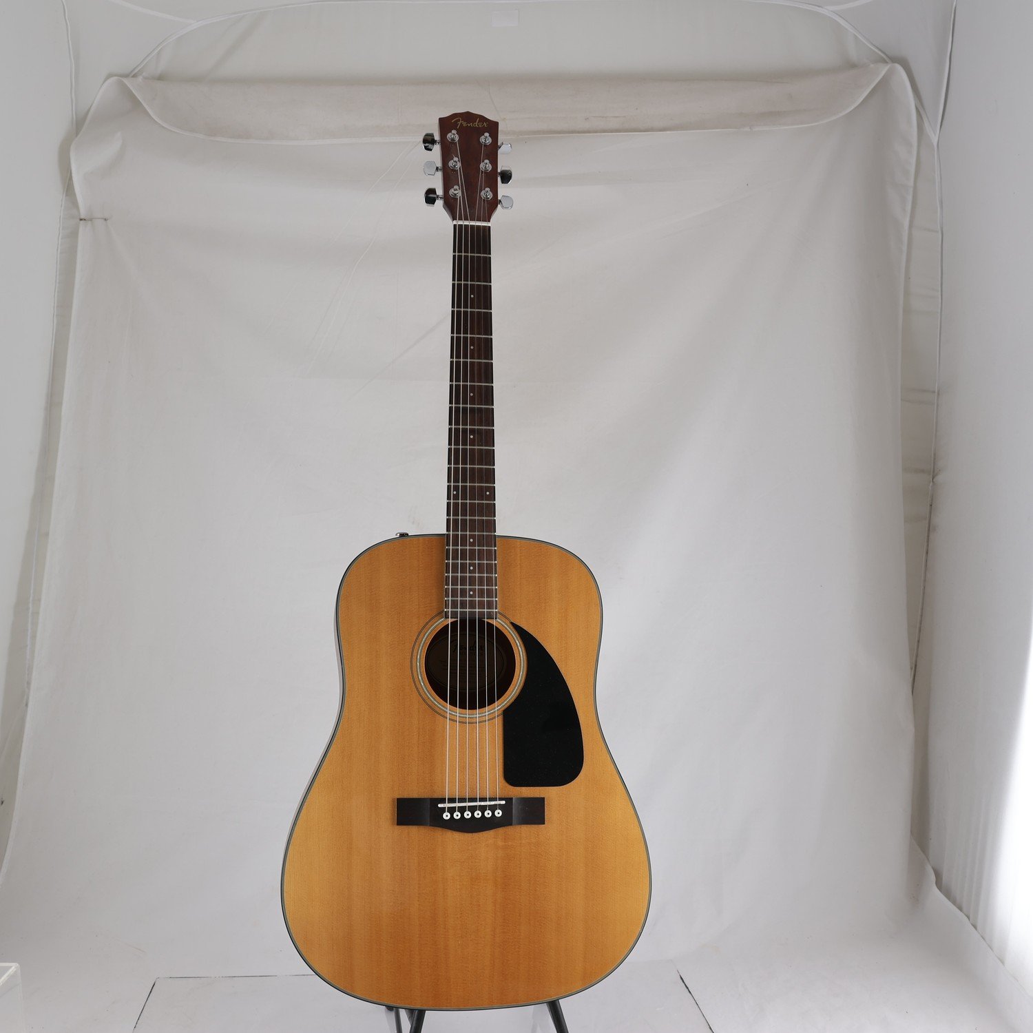 Akustisk gitarr, Fender. Endast avhämtning.