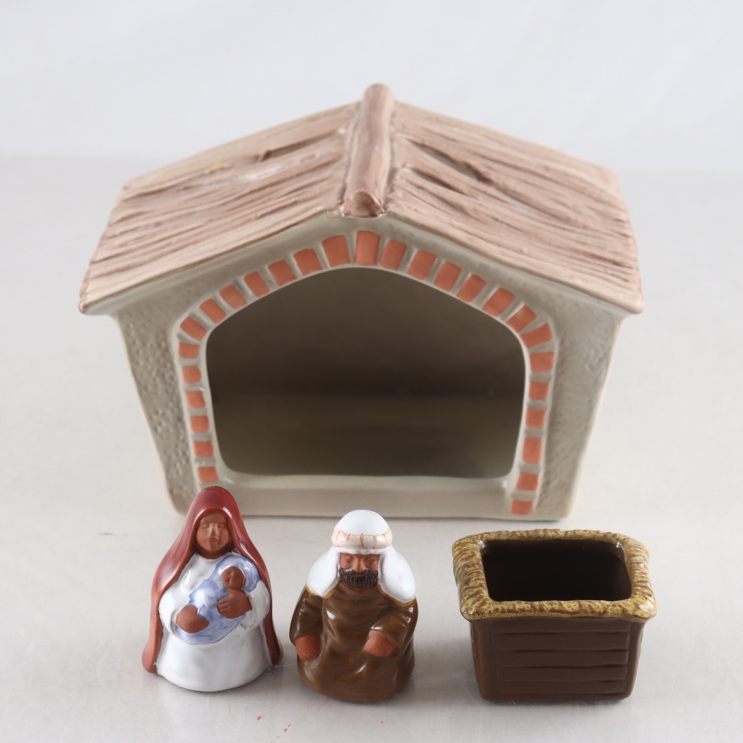 Julkrubba, keramik, Rolf Berg. Samfraktas ej.