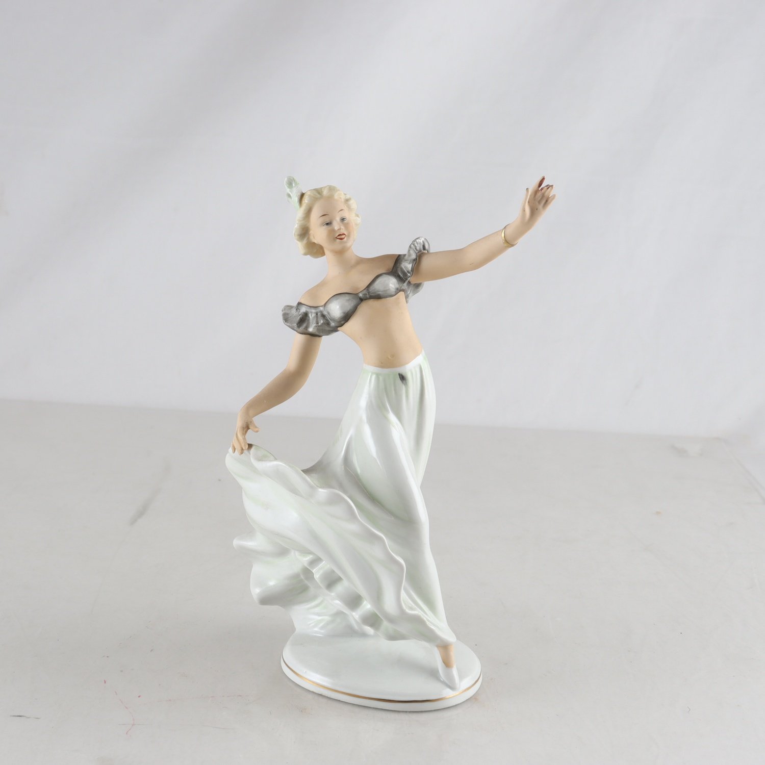 Porslinsfigurin, Shaubauch Kunst, Tyskland, 1900-tal. Samfraktas ej.
