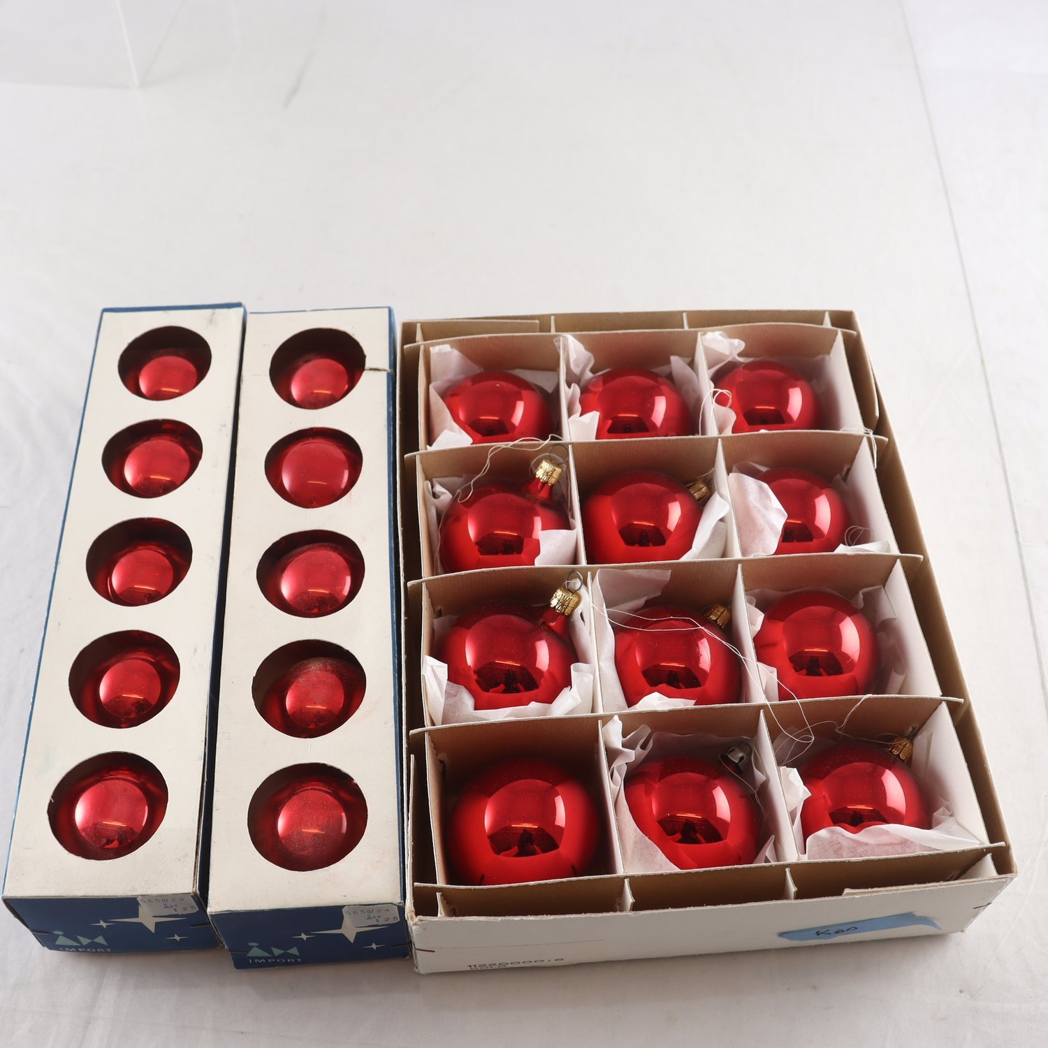 Julgranskulor, glas, röda, 22 st. Samfraktas ej.