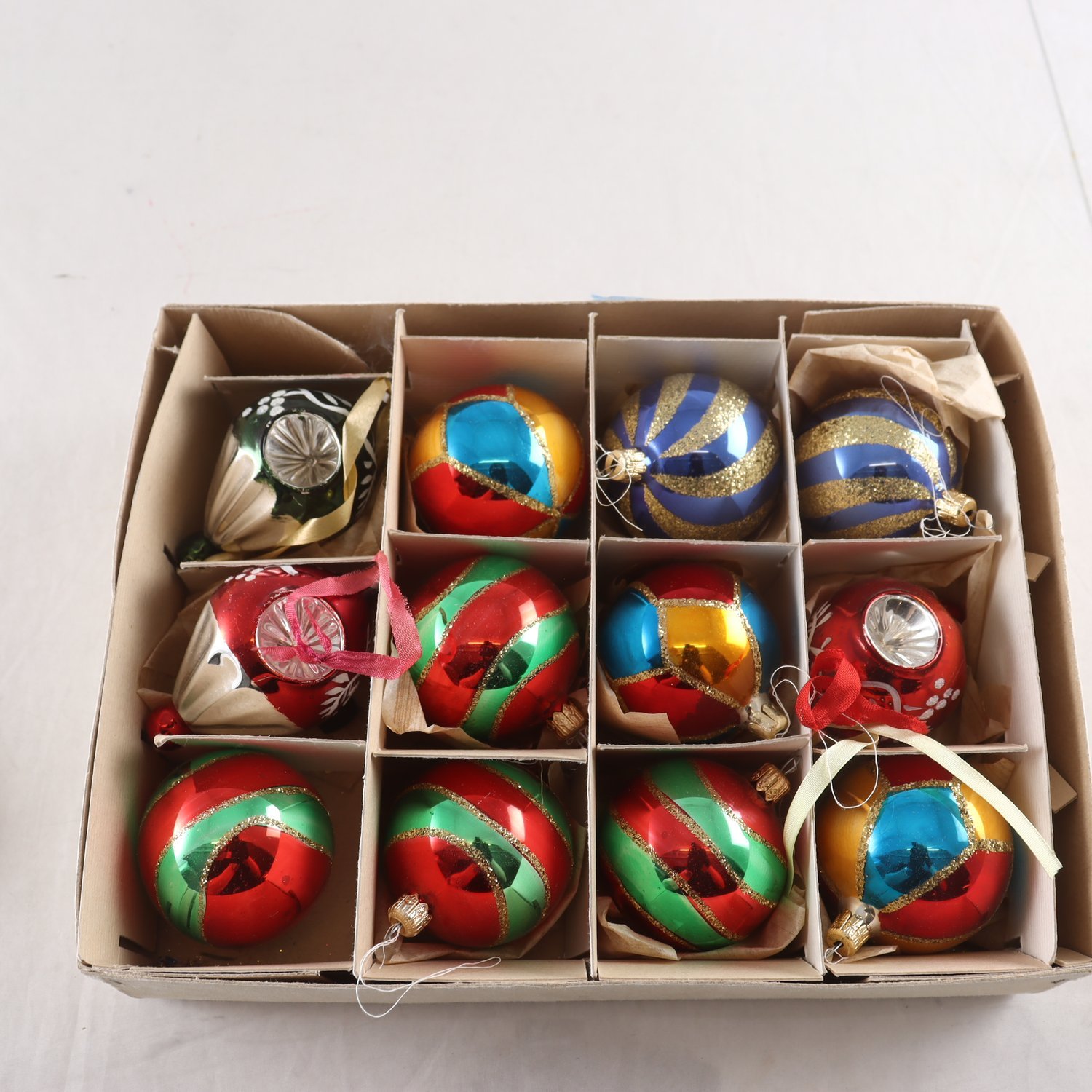 Julgranskulor, glas, 12 st. Samfraktas ej.