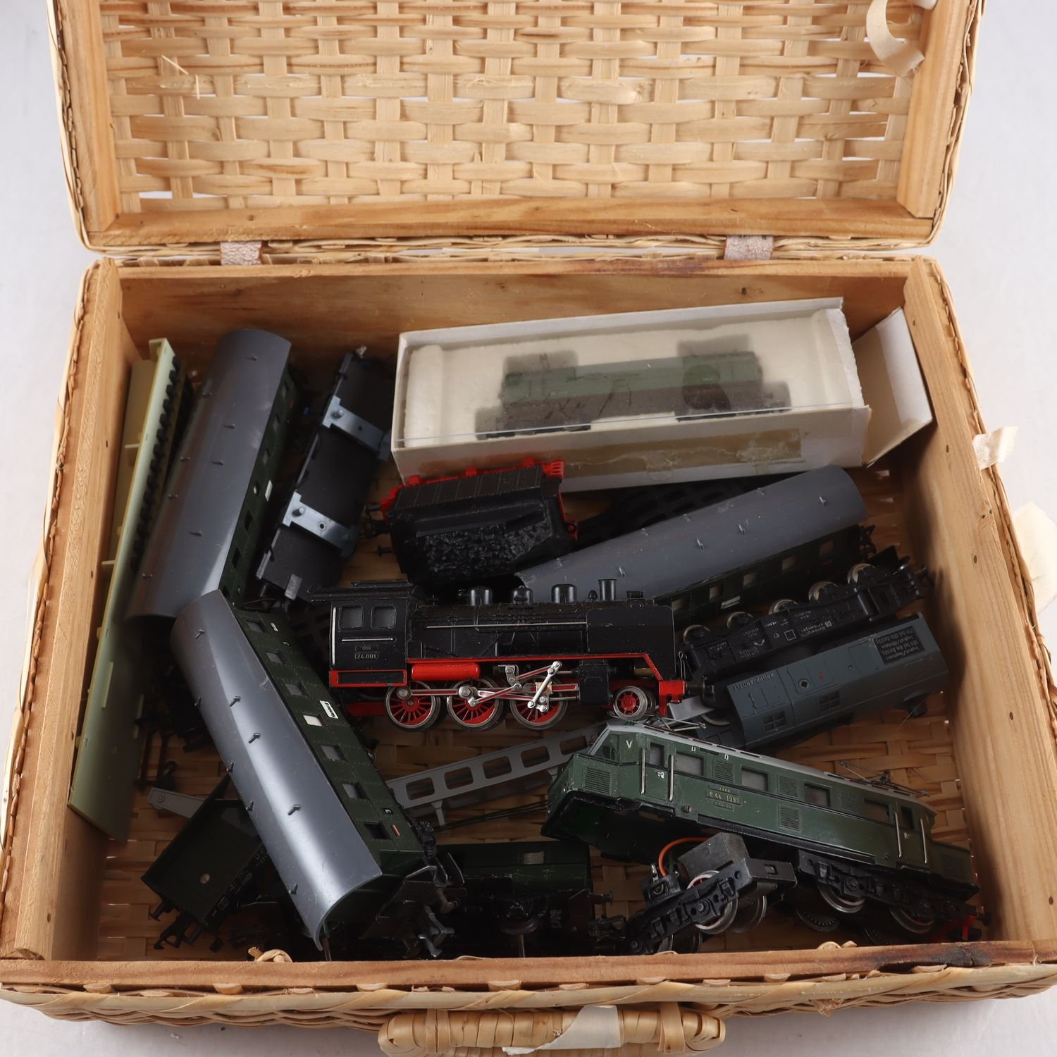 Tåg, Fleischmann mfl, blandat, tåg och lok. Samfraktas ej.